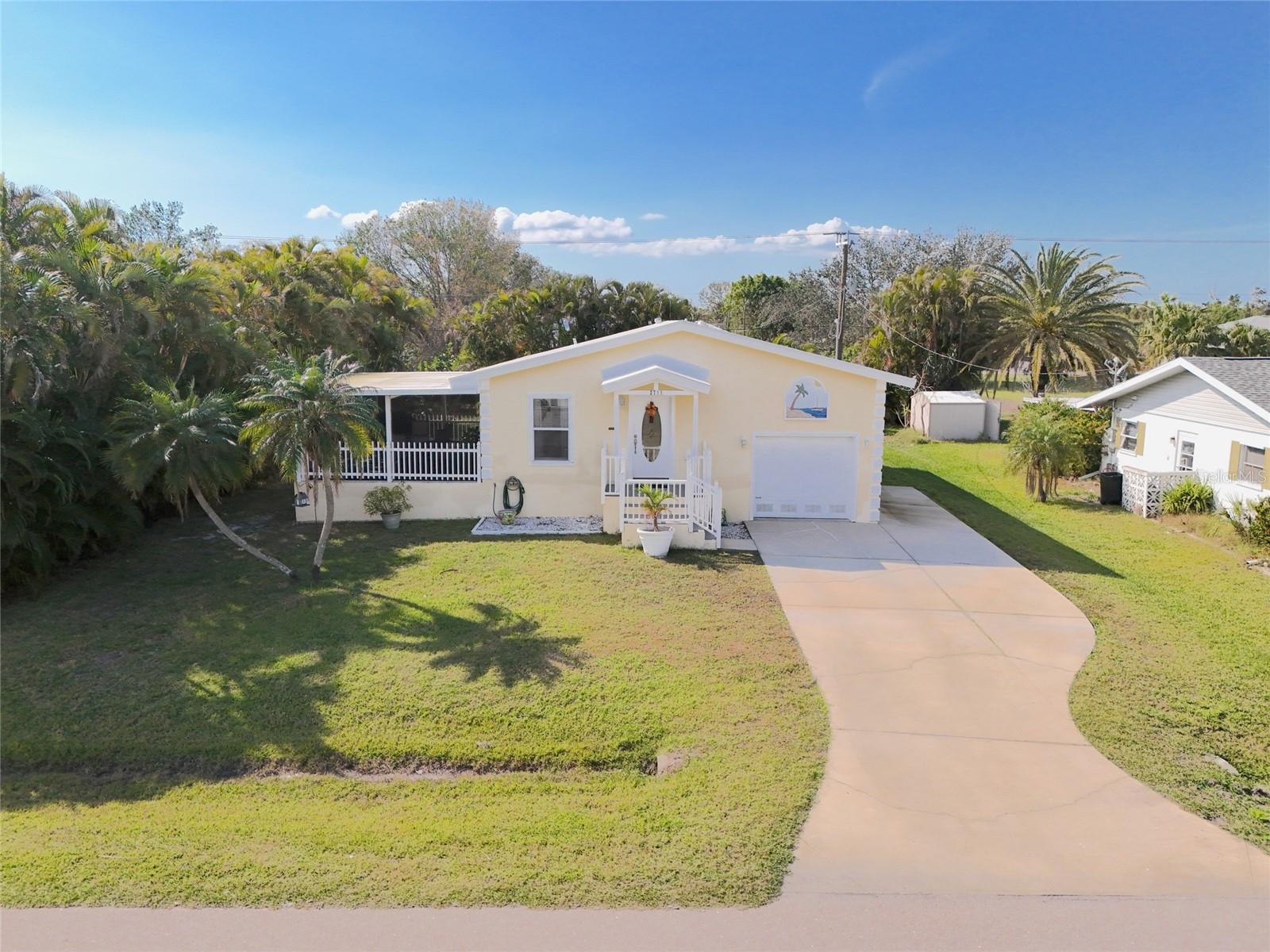 Photo 4 of 2711 LARKSPUR DR