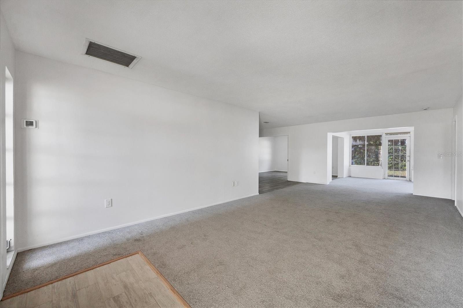 Photo 3 of 7422 W COUNTRY CLUB DR N #7422
