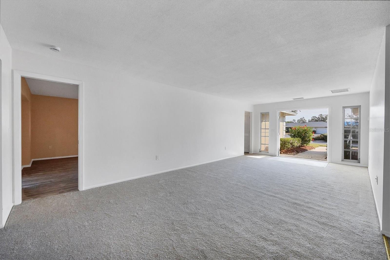 Photo 5 of 7422 W COUNTRY CLUB DR N #7422