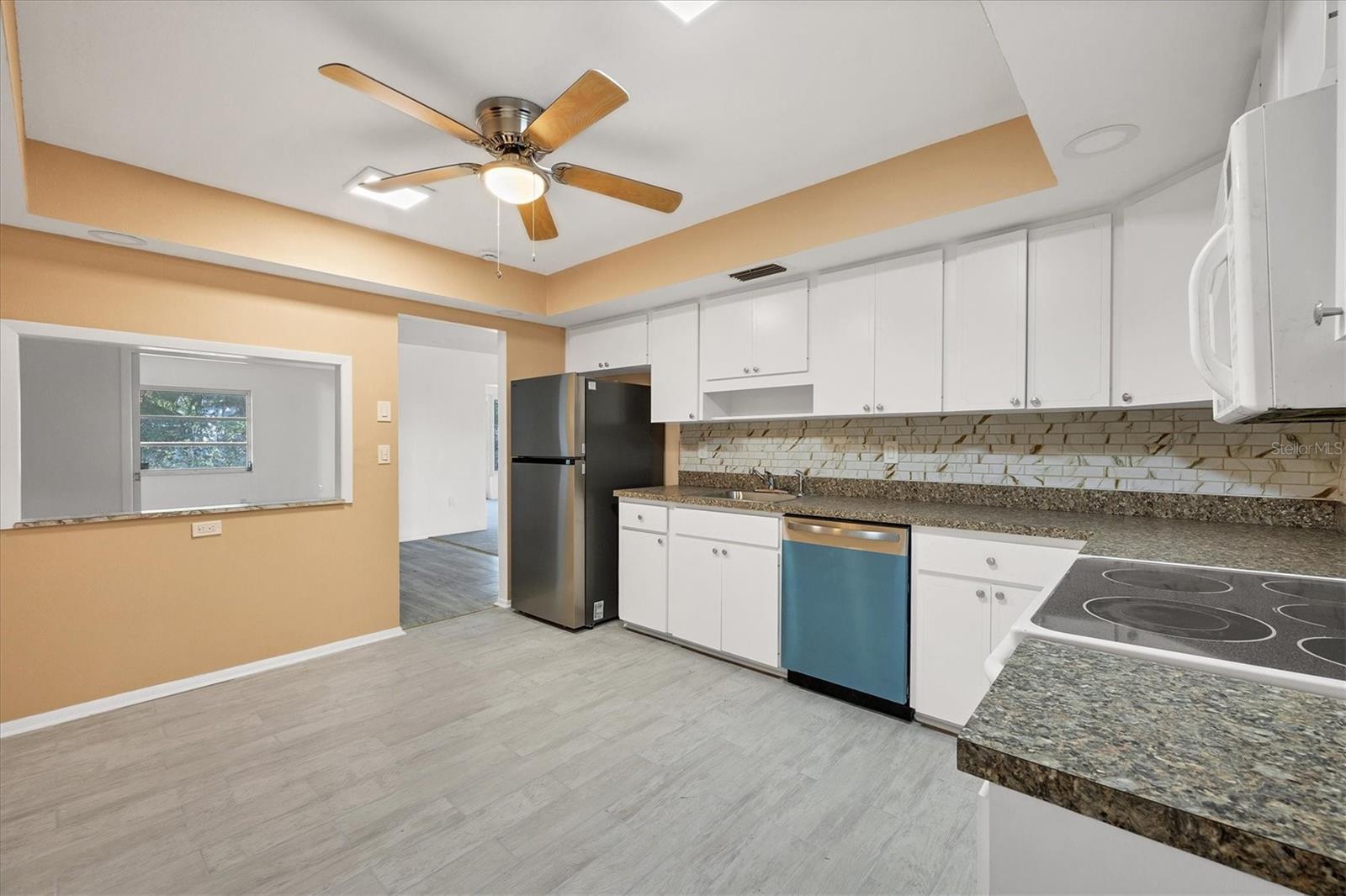 Photo 6 of 7422 W COUNTRY CLUB DR N #7422