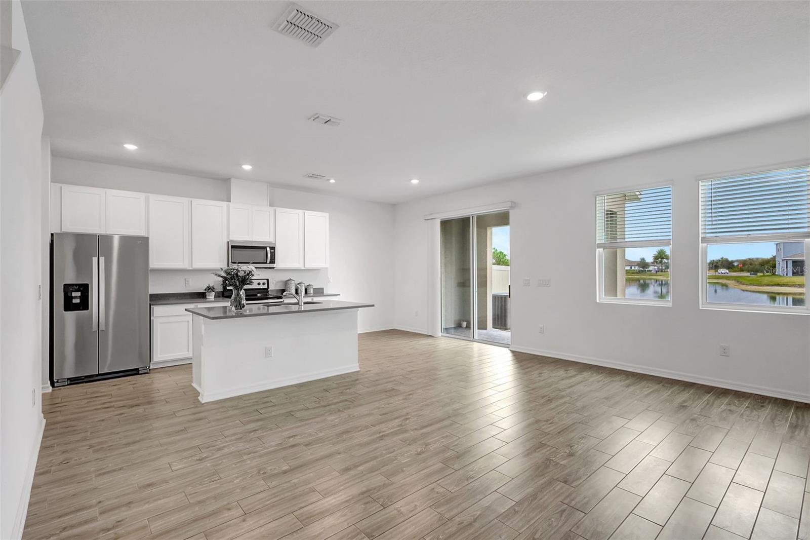 Photo 5 of 11630 WOODLEAF DR