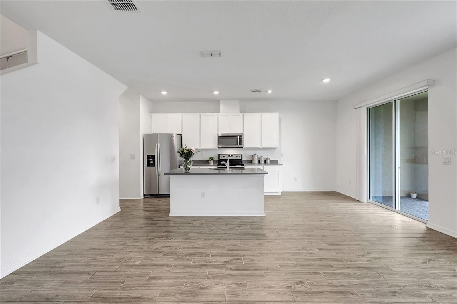 Photo 7 of 11630 WOODLEAF DR