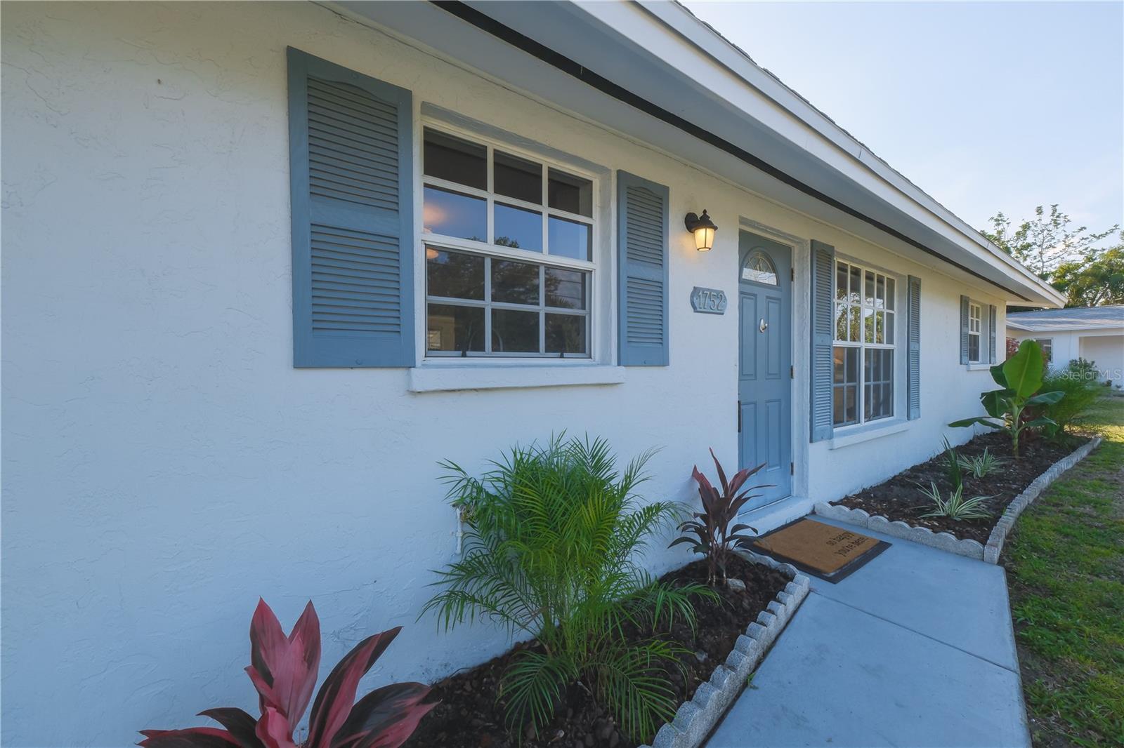 Photo 3 of 1752 BANYAN DR