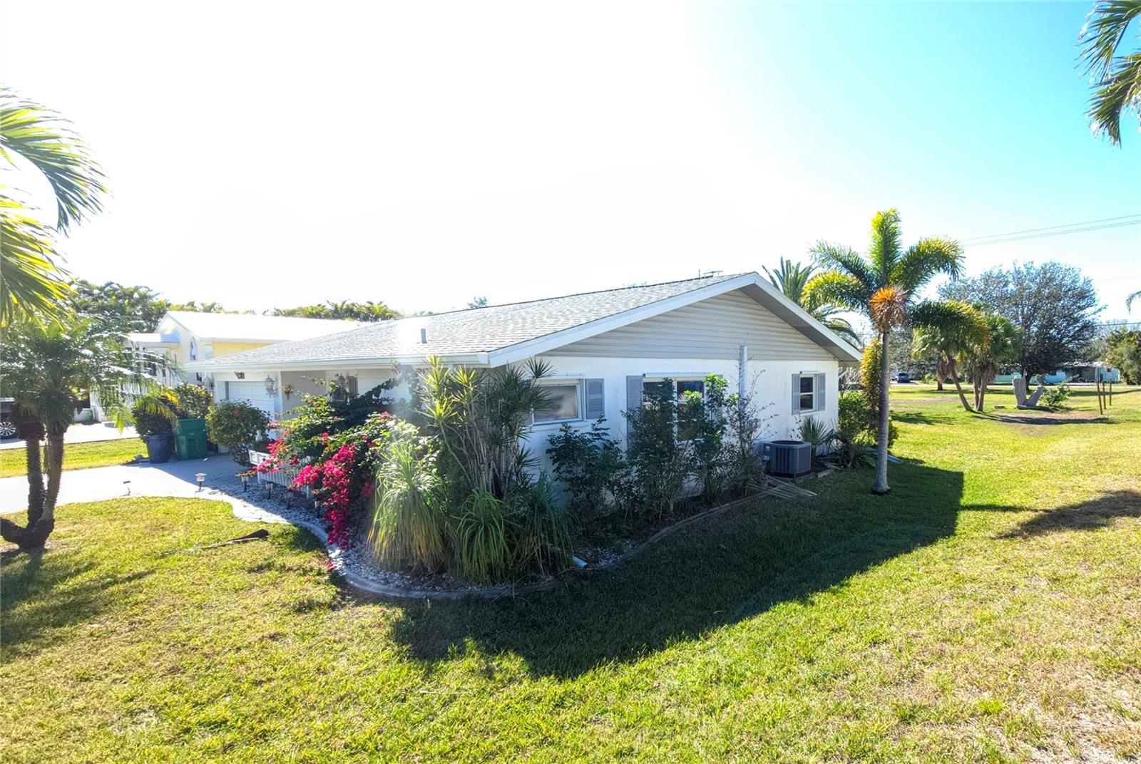 Photo 3 of 2701 LARKSPUR DR