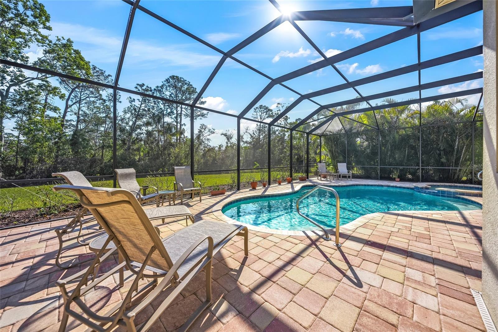 Photo 4 of 8248 LARKSPUR CIR
