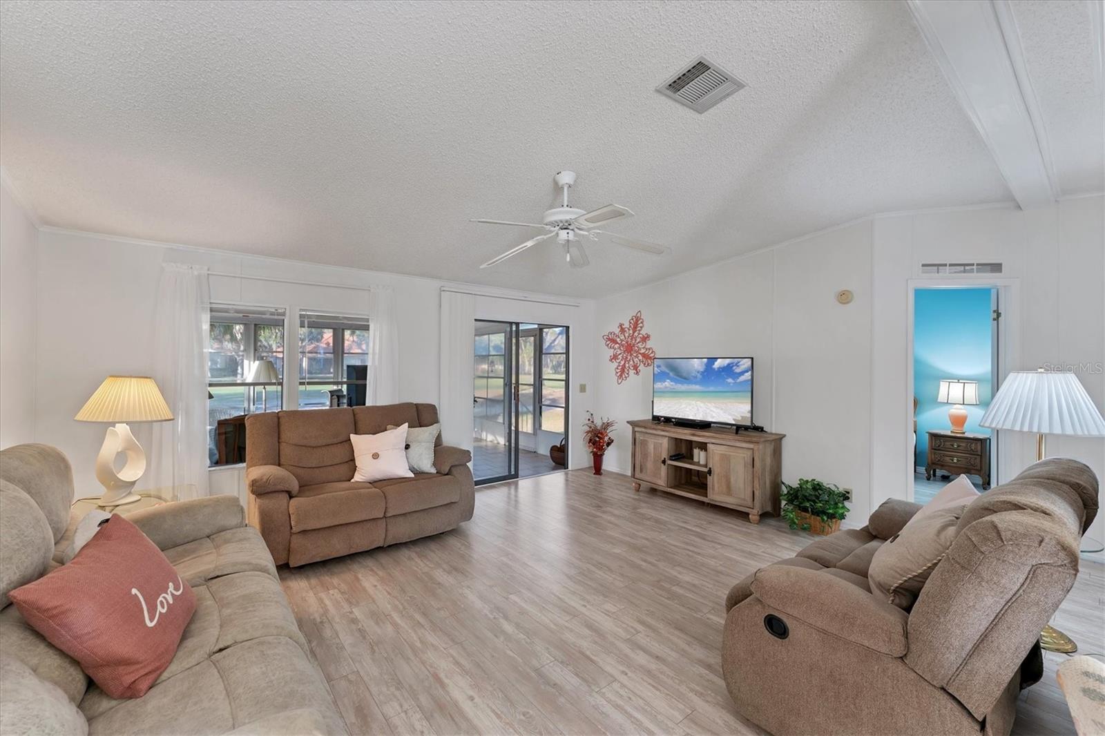 Photo 4 of 8536 COUNTESS AVENUE CIR