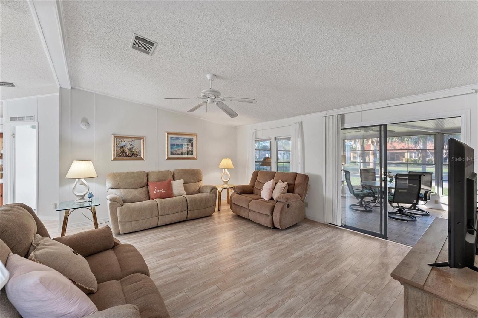 Photo 5 of 8536 COUNTESS AVENUE CIR