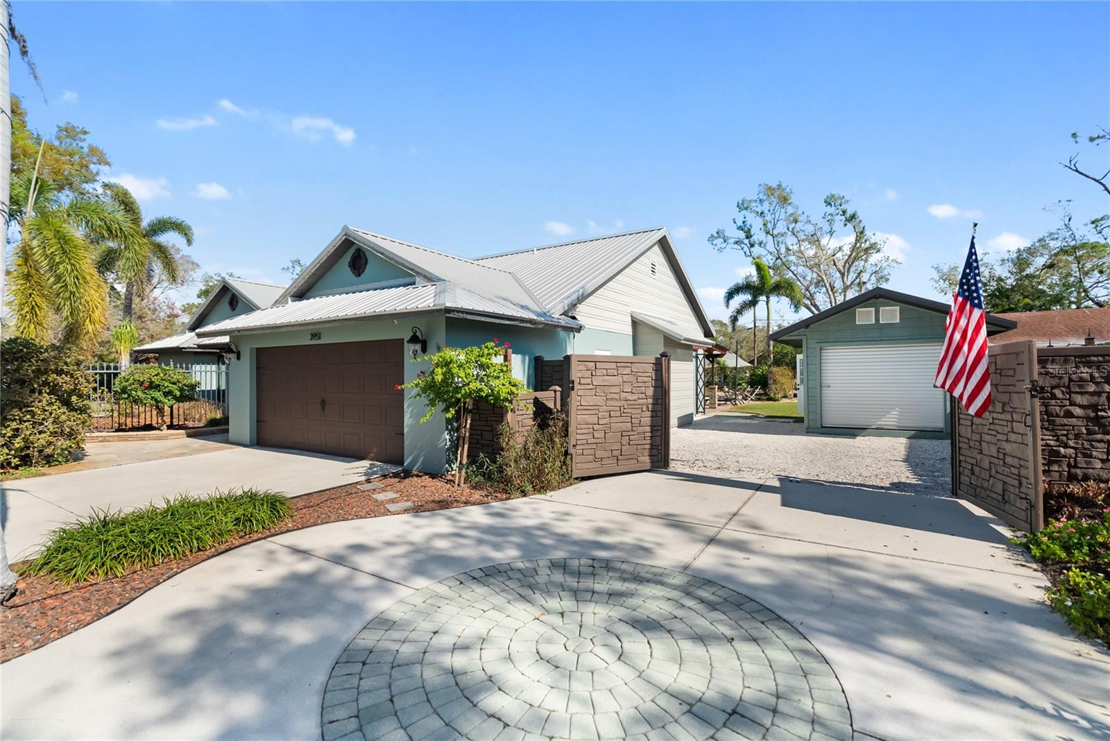 Photo 3 of 3951 PALAU DR