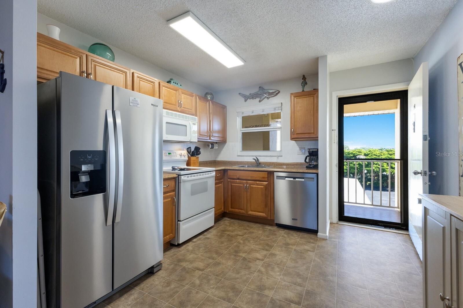 Photo 3 of 901 BEACH RD #402