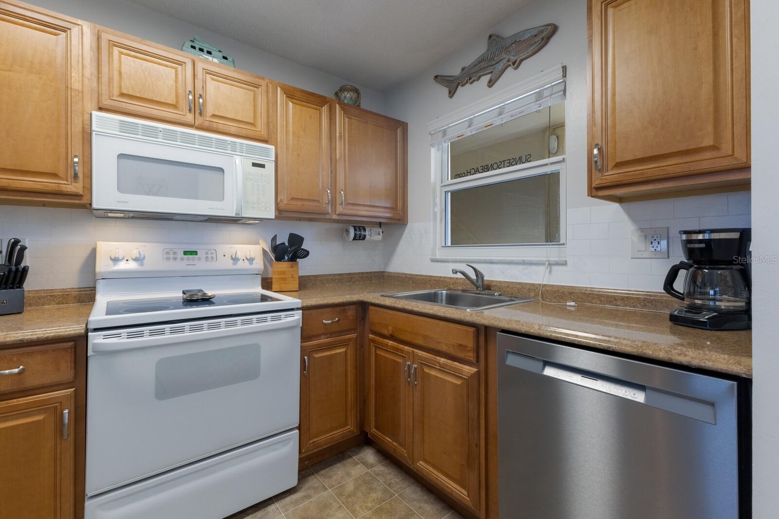 Photo 4 of 901 BEACH RD #402