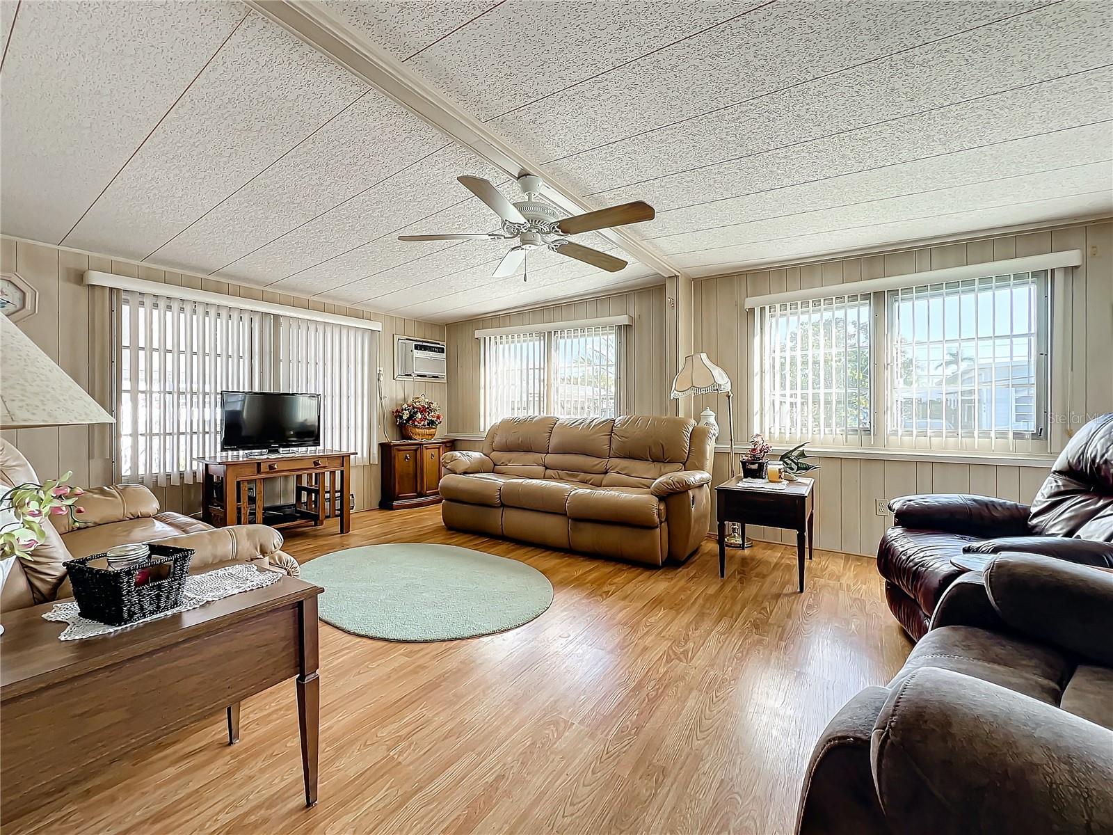 Photo 5 of 511 50TH AVENUE DR W