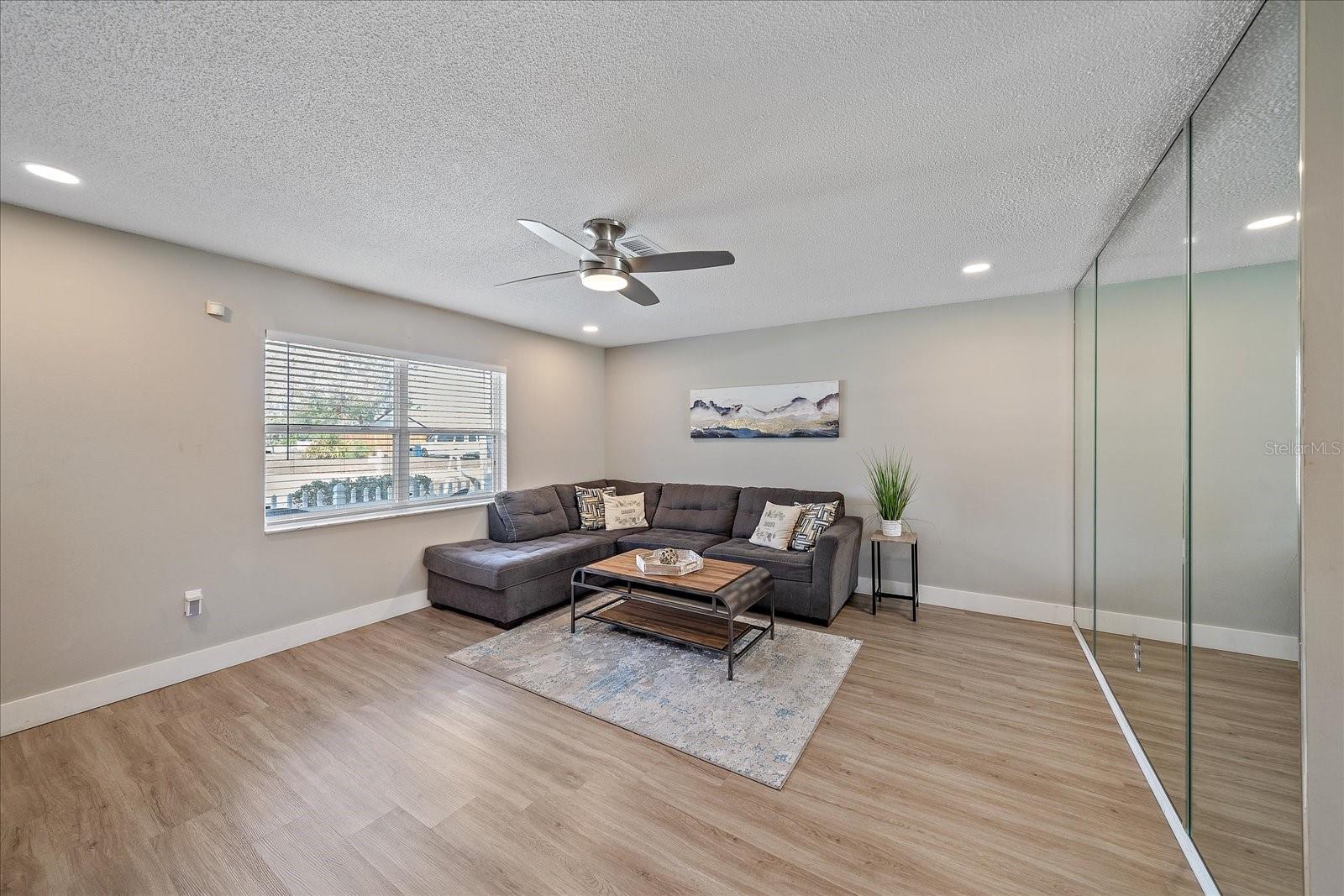 Photo 6 of 4522 BUSTI DR