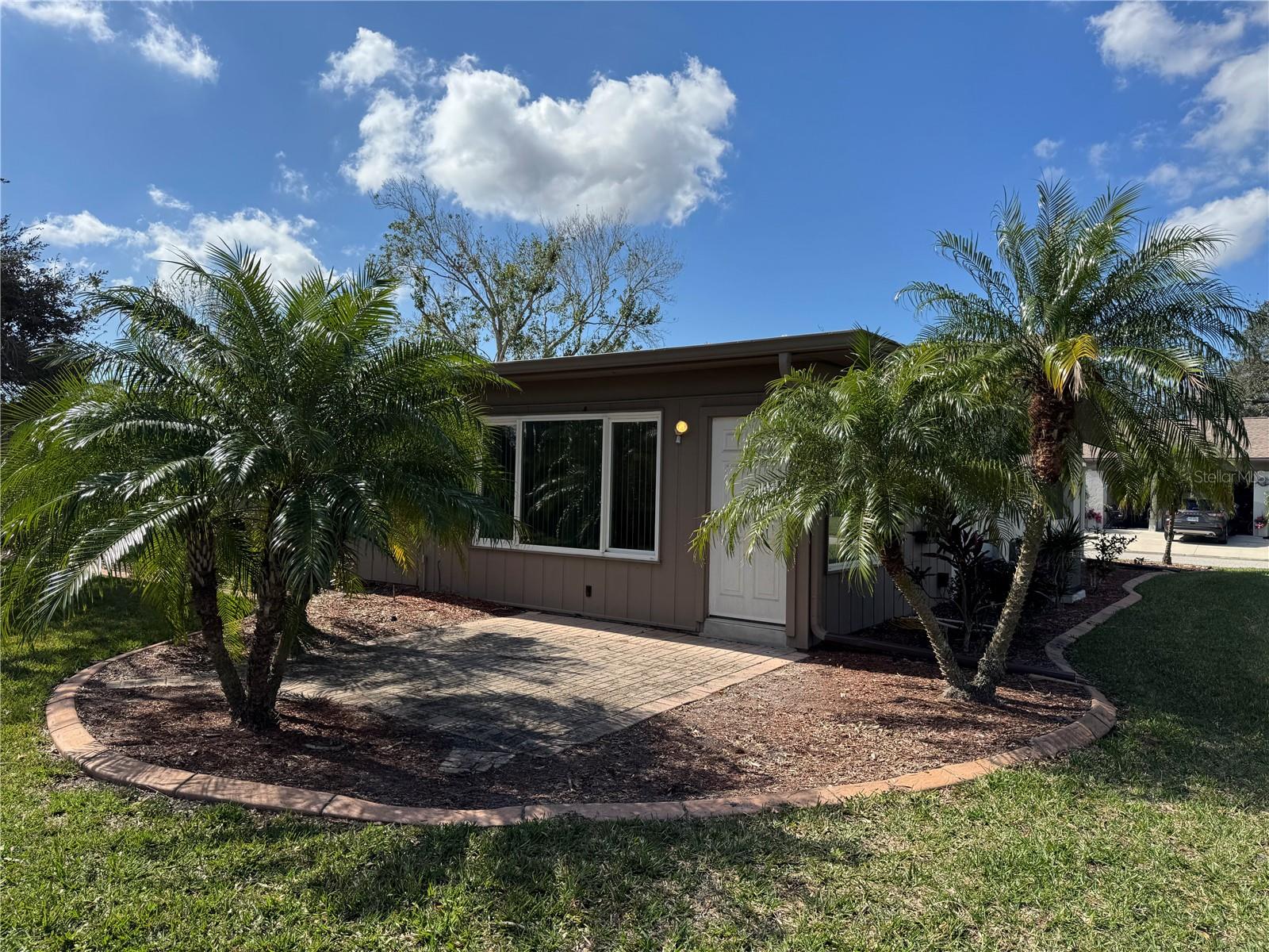 Photo 4 of 1321 GLENDALE CIR E #909