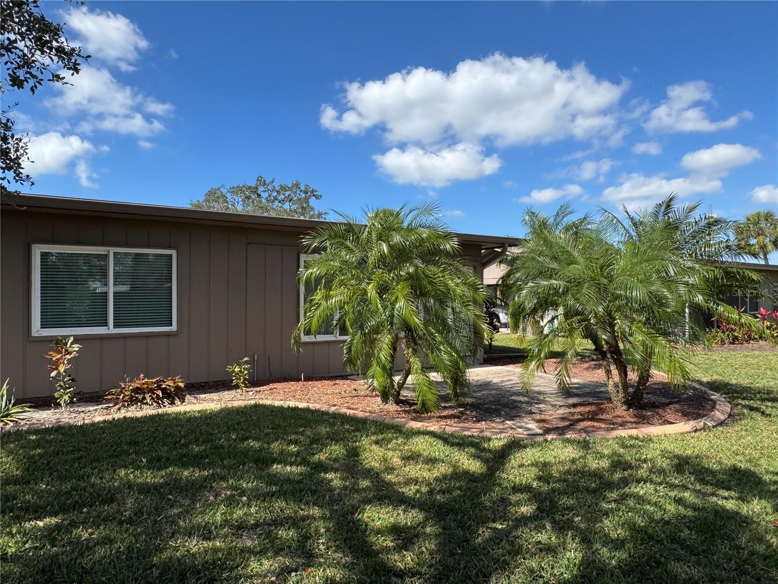 Photo 5 of 1321 GLENDALE CIR E #909