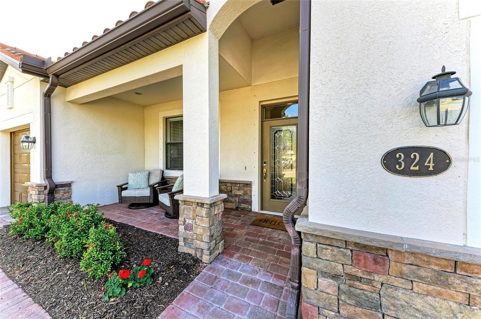 Photo 4 of 324 WHISPERING PALMS LN