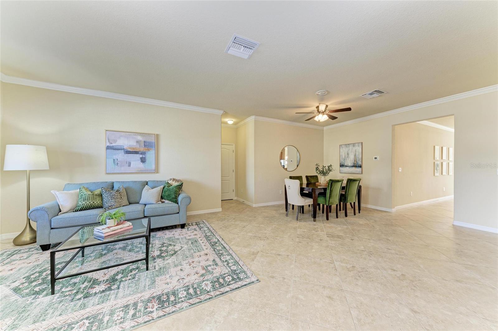Photo 7 of 324 WHISPERING PALMS LN