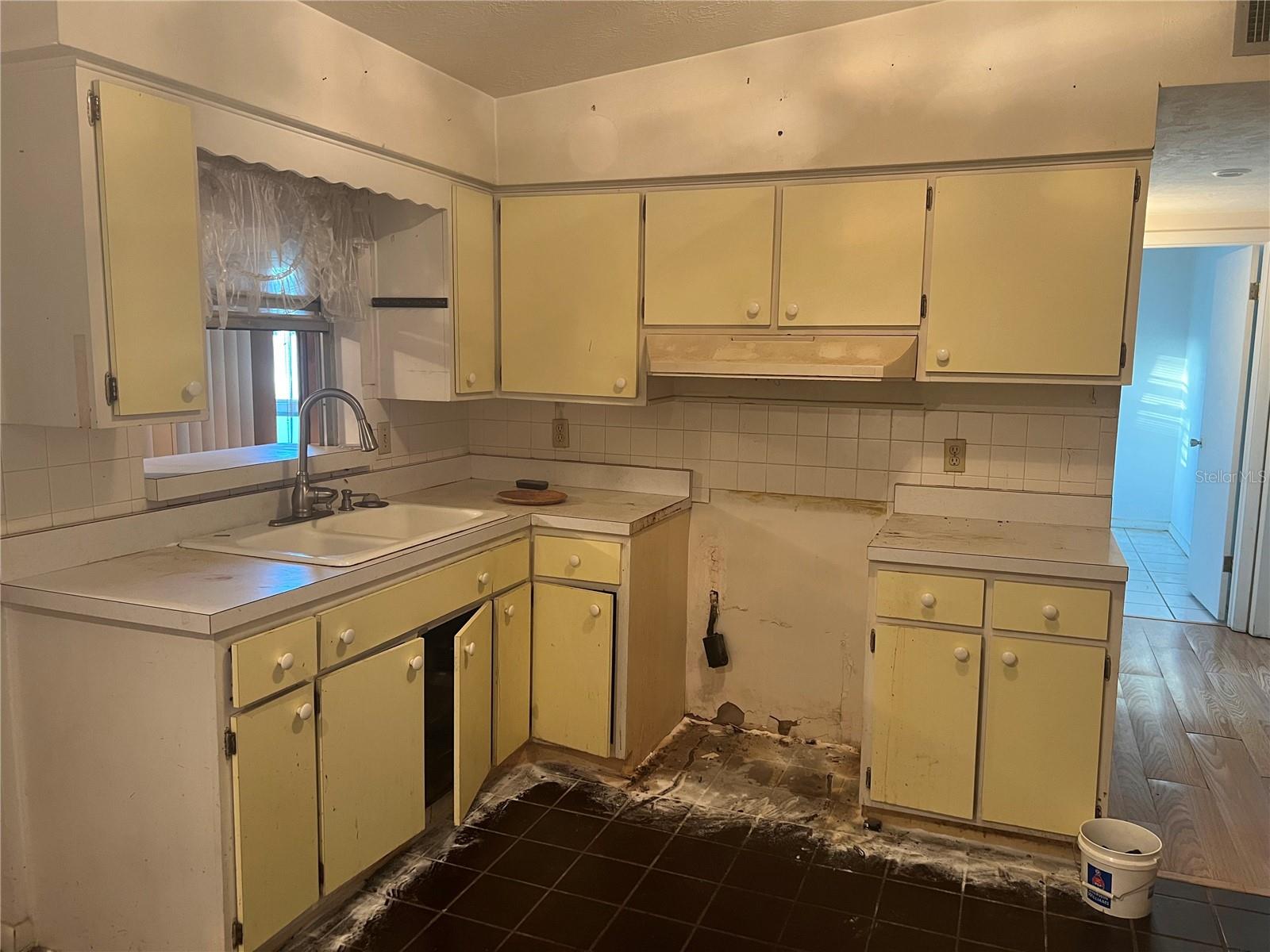 Photo 5 of 5672 BRONX AVE