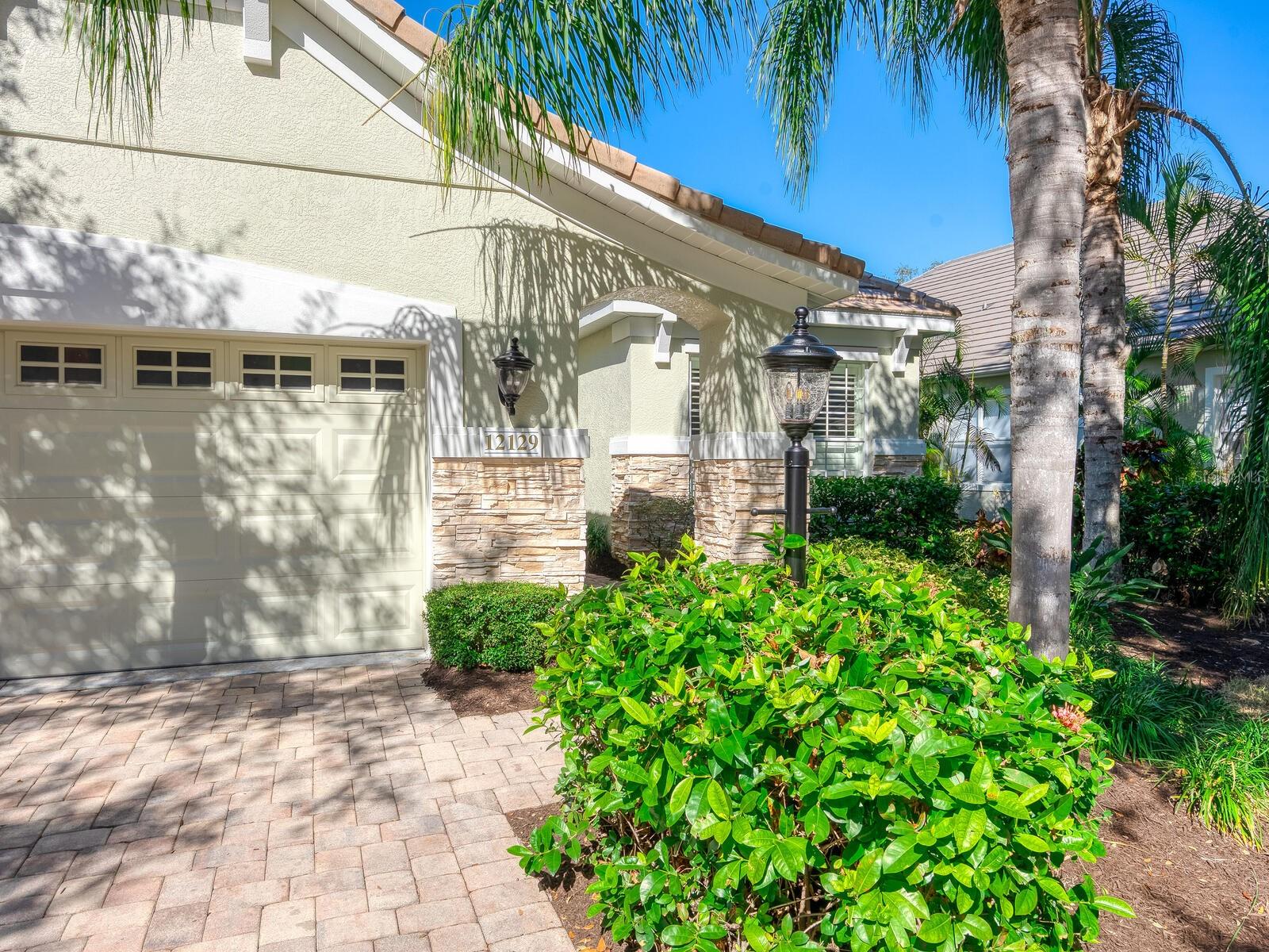 Photo 3 of 12129 THORNHILL CT