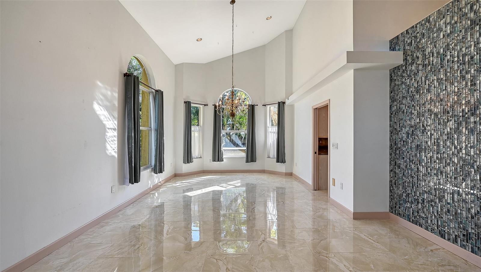Photo 6 of 2429 WHIPPOORWILL CIR