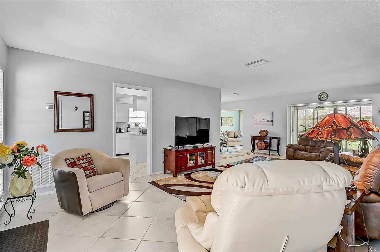 Photo 3 of 7128 W COUNTRY CLUB DR N