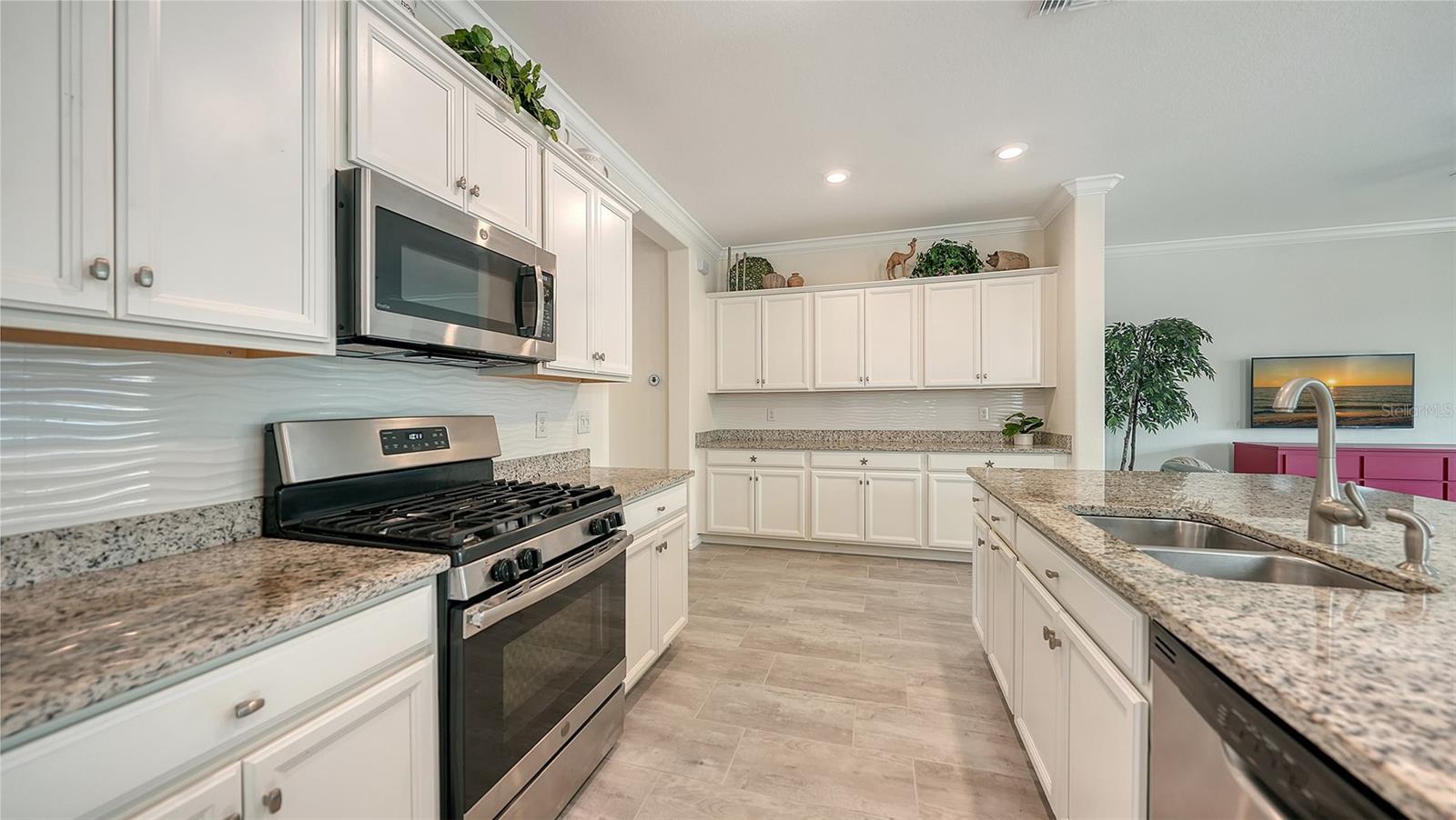 Photo 5 of 17241 BLUE RIDGE PL