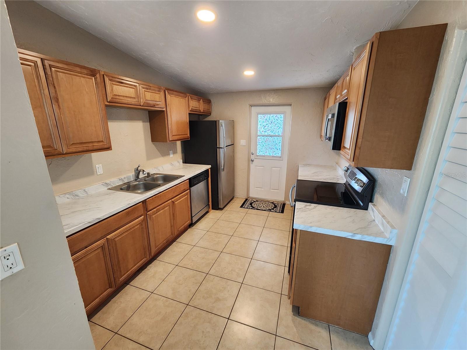 Photo 3 of 2120 BAYSHORE GARDENS PKWY