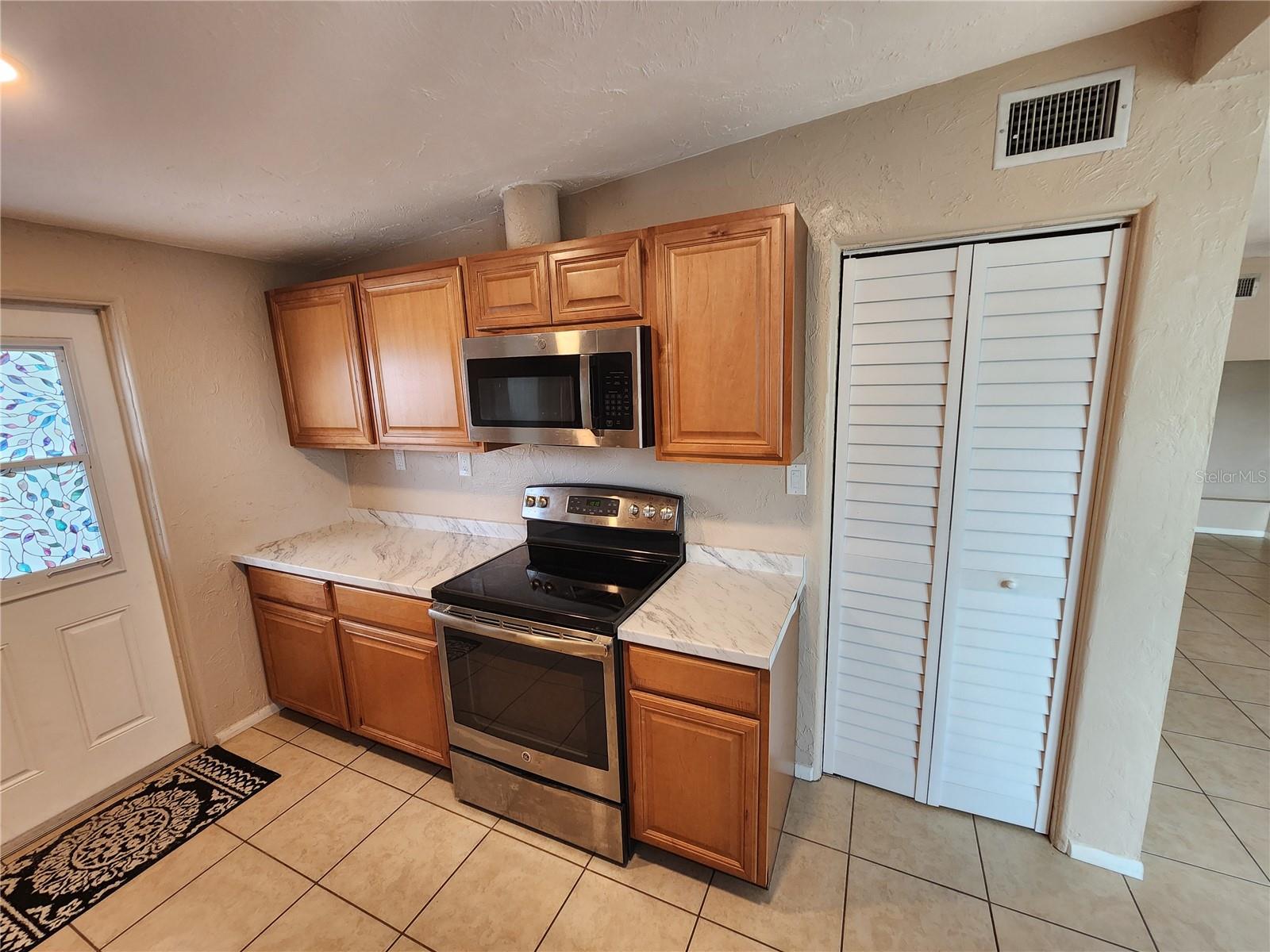 Photo 4 of 2120 BAYSHORE GARDENS PKWY