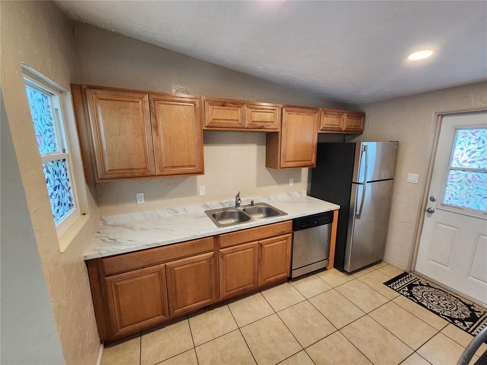 Photo 5 of 2120 BAYSHORE GARDENS PKWY