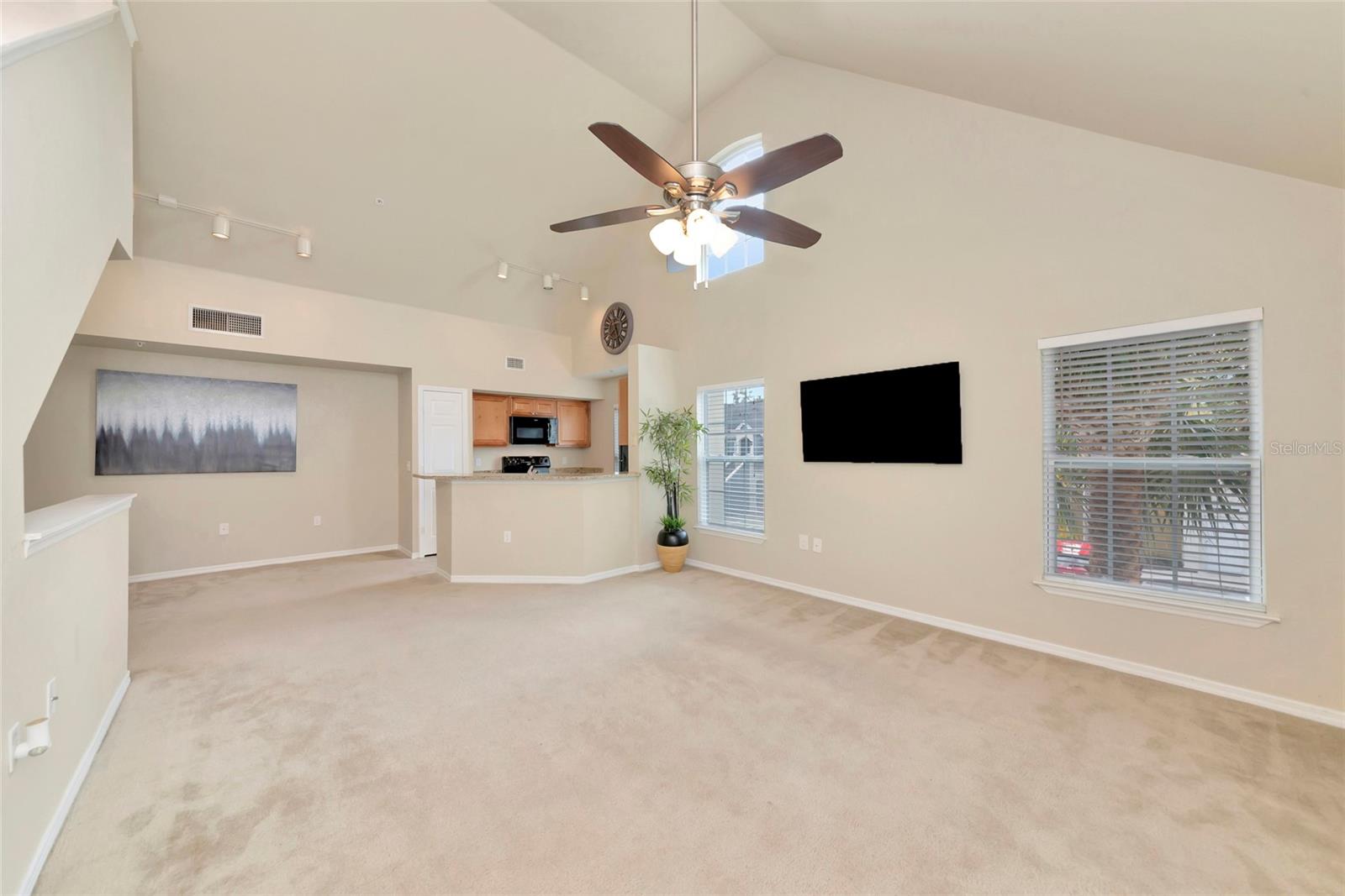 Photo 3 of 5560 ROSEHILL RD #201