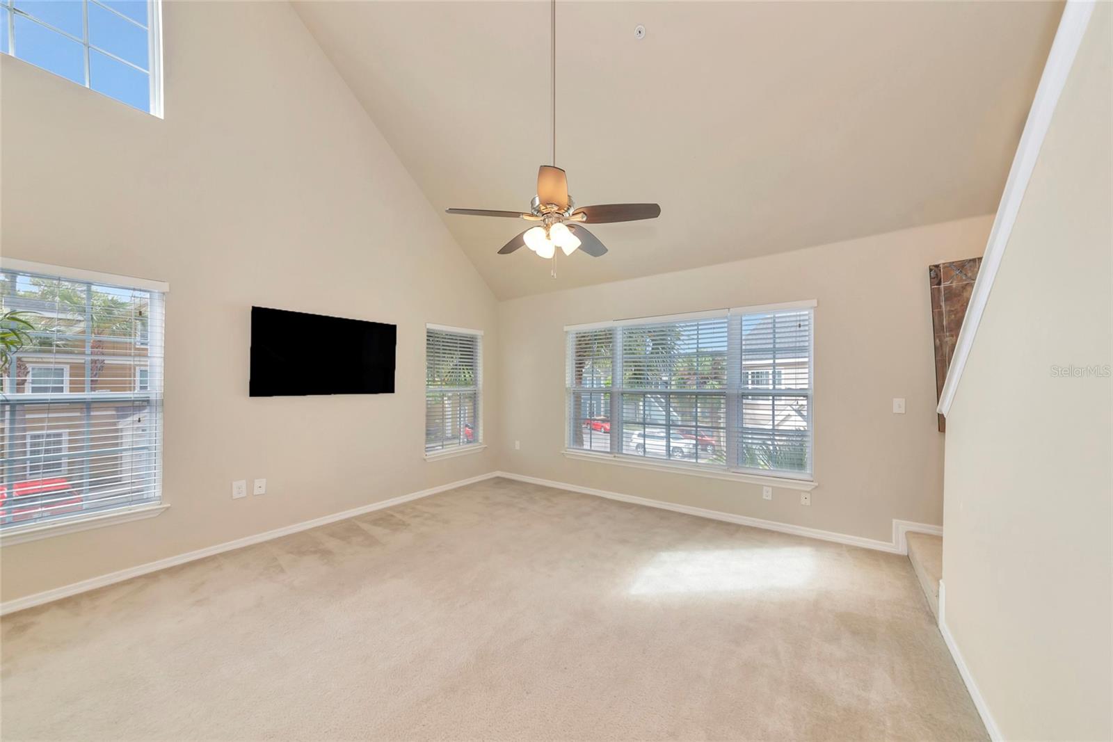 Photo 4 of 5560 ROSEHILL RD #201