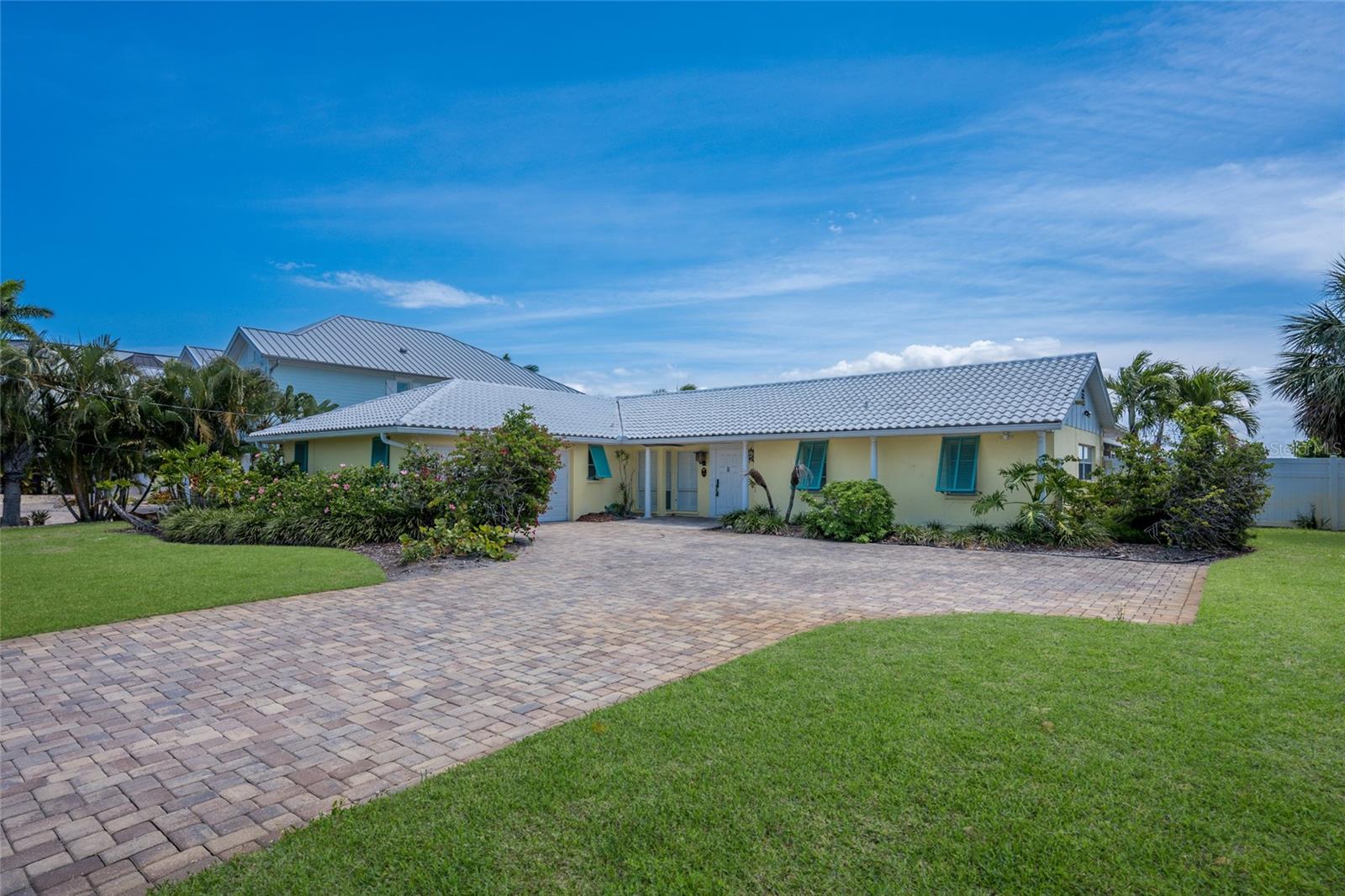 Photo 2 of 633 KEY ROYALE DR