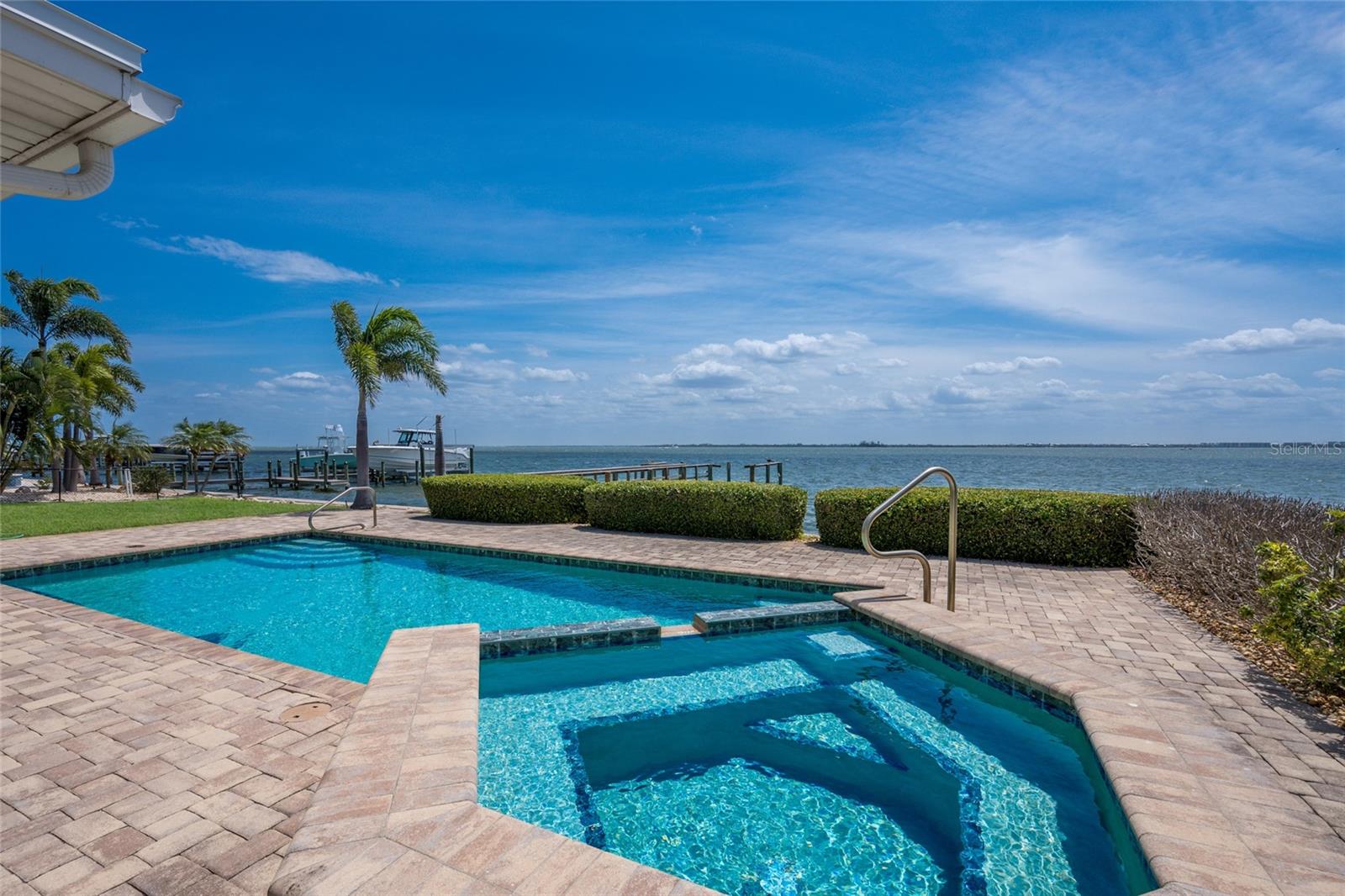 Photo 7 of 633 KEY ROYALE DR