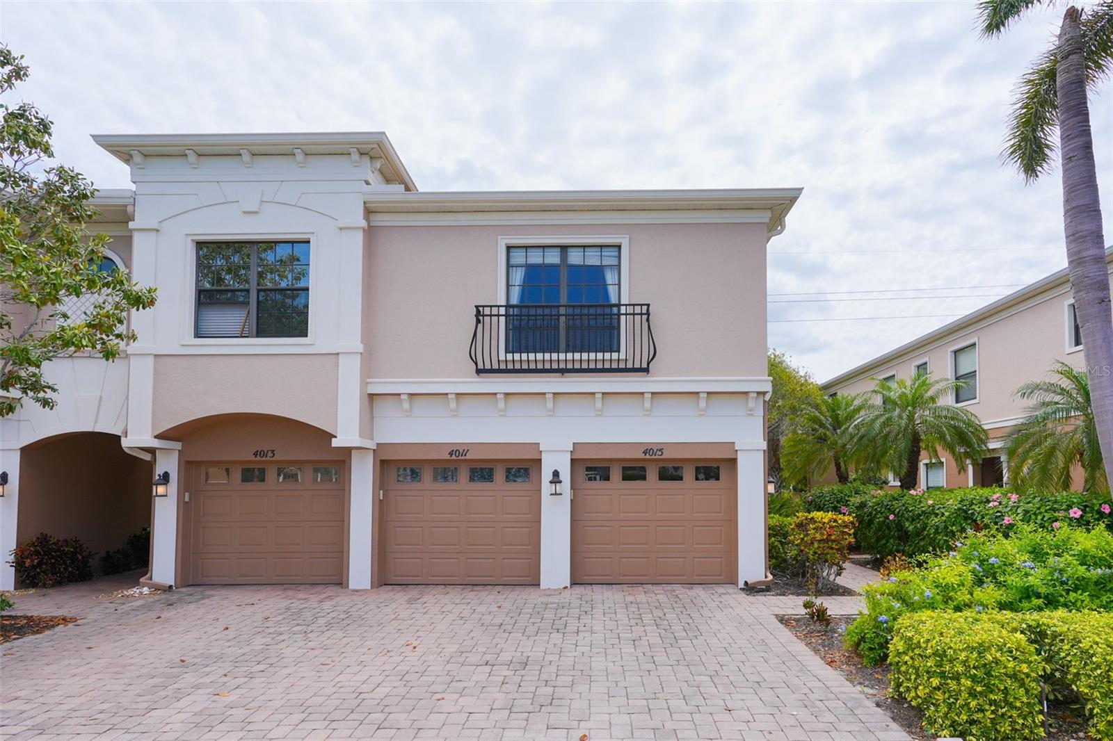 Photo 2 of 4015 OVERTURE CIR #312