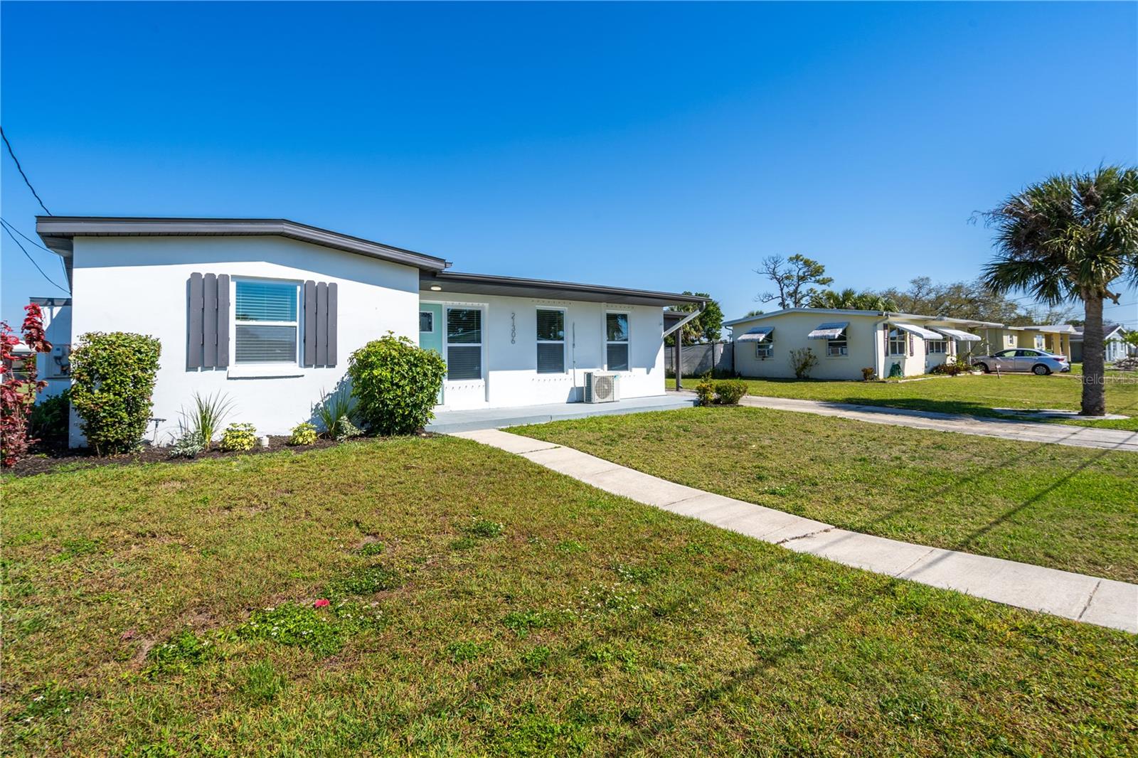 Photo 2 of 21306 HEPNER AVE