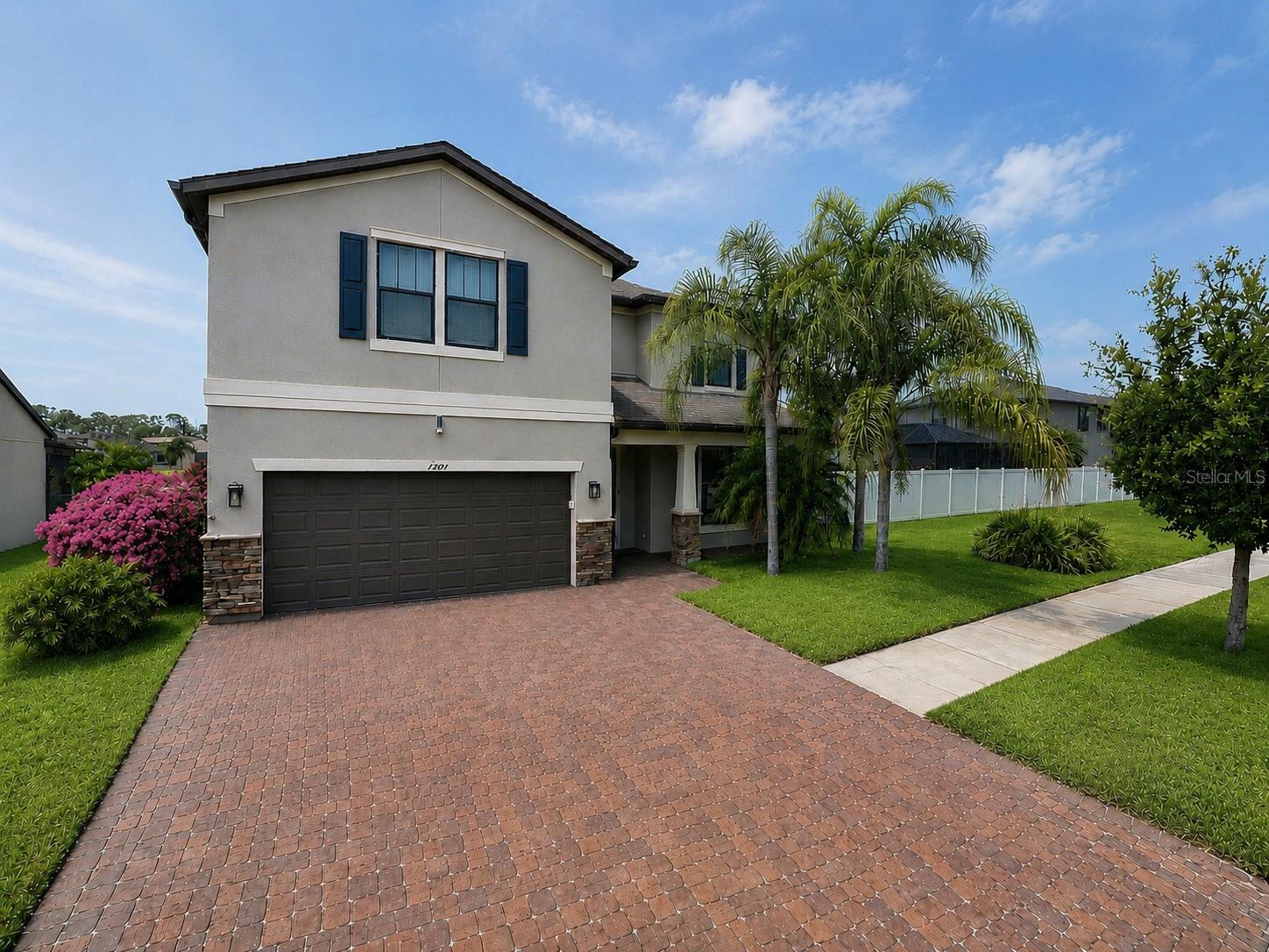 Photo 2 of 1907 BOTTLEBRUSH WAY