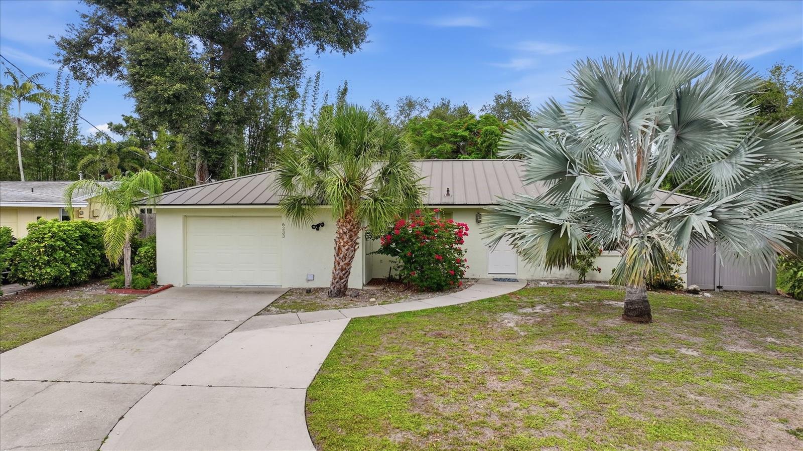 Photo of 6233 ROCKEFELLER AVE