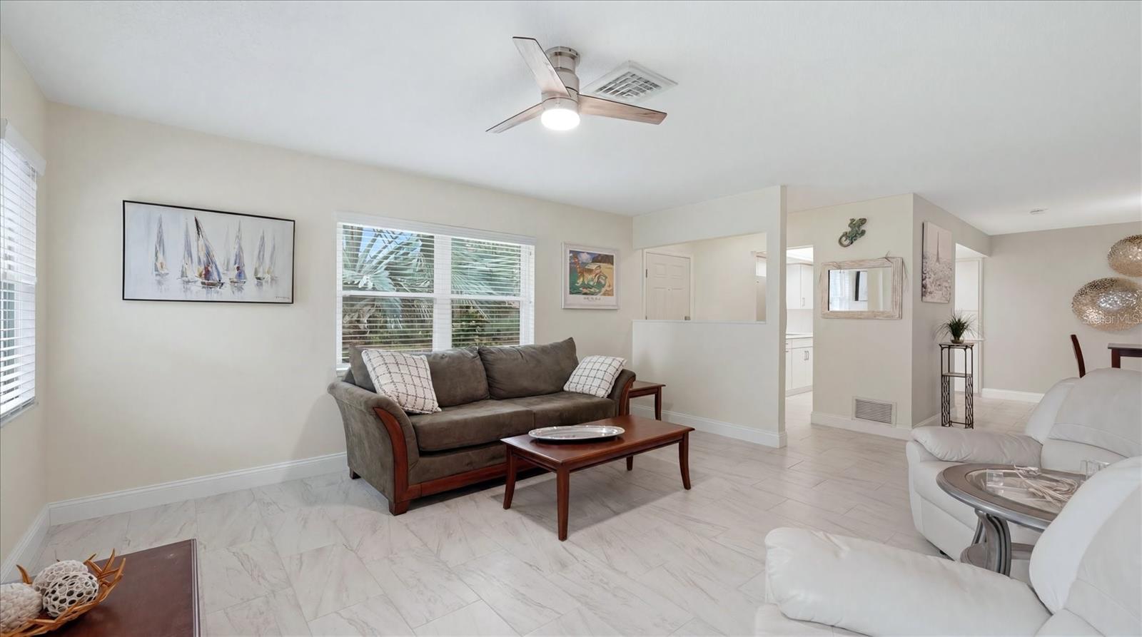 Photo 6 of 6233 ROCKEFELLER AVE