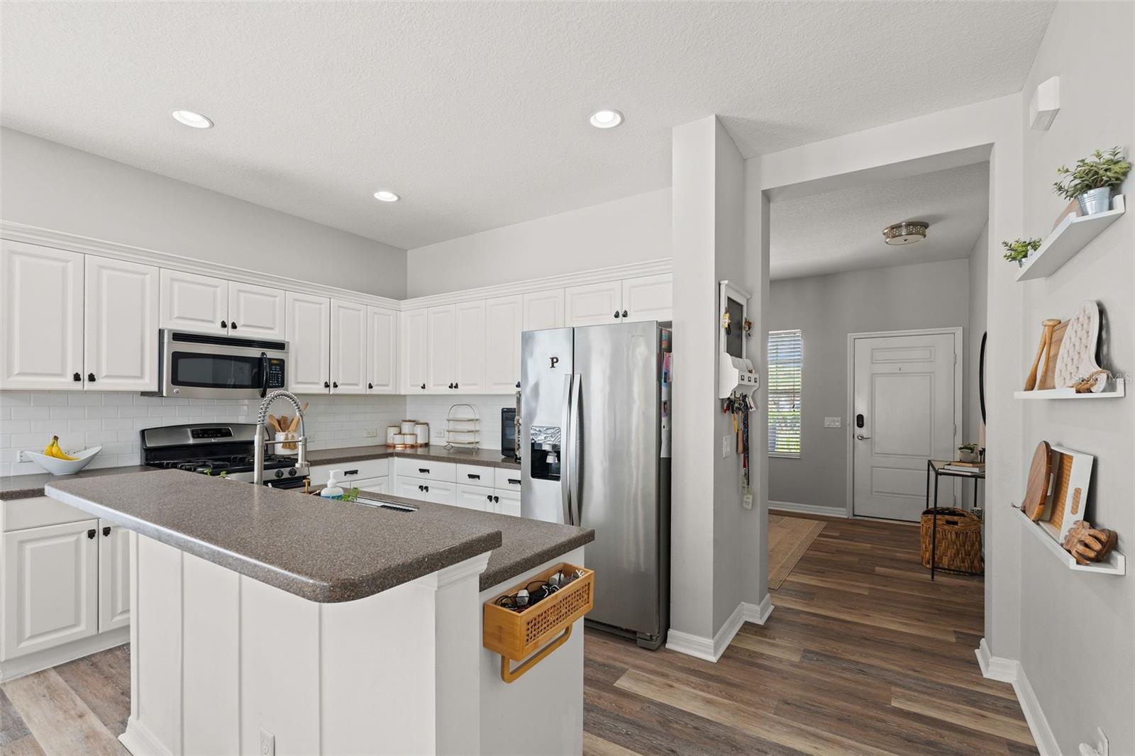 Photo 4 of 4946 NEWPORT NEWS CIR