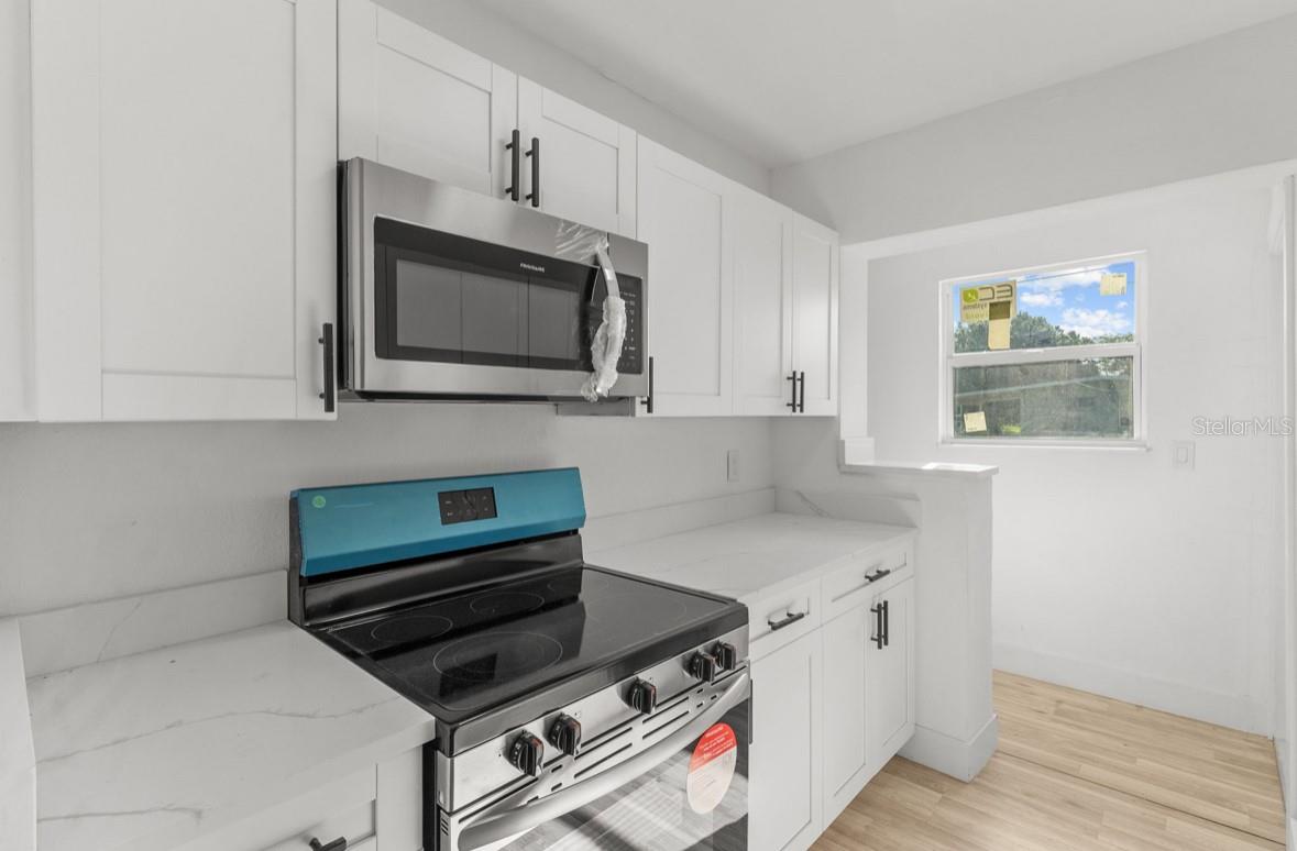 Photo 5 of 2352 EDNOR ST