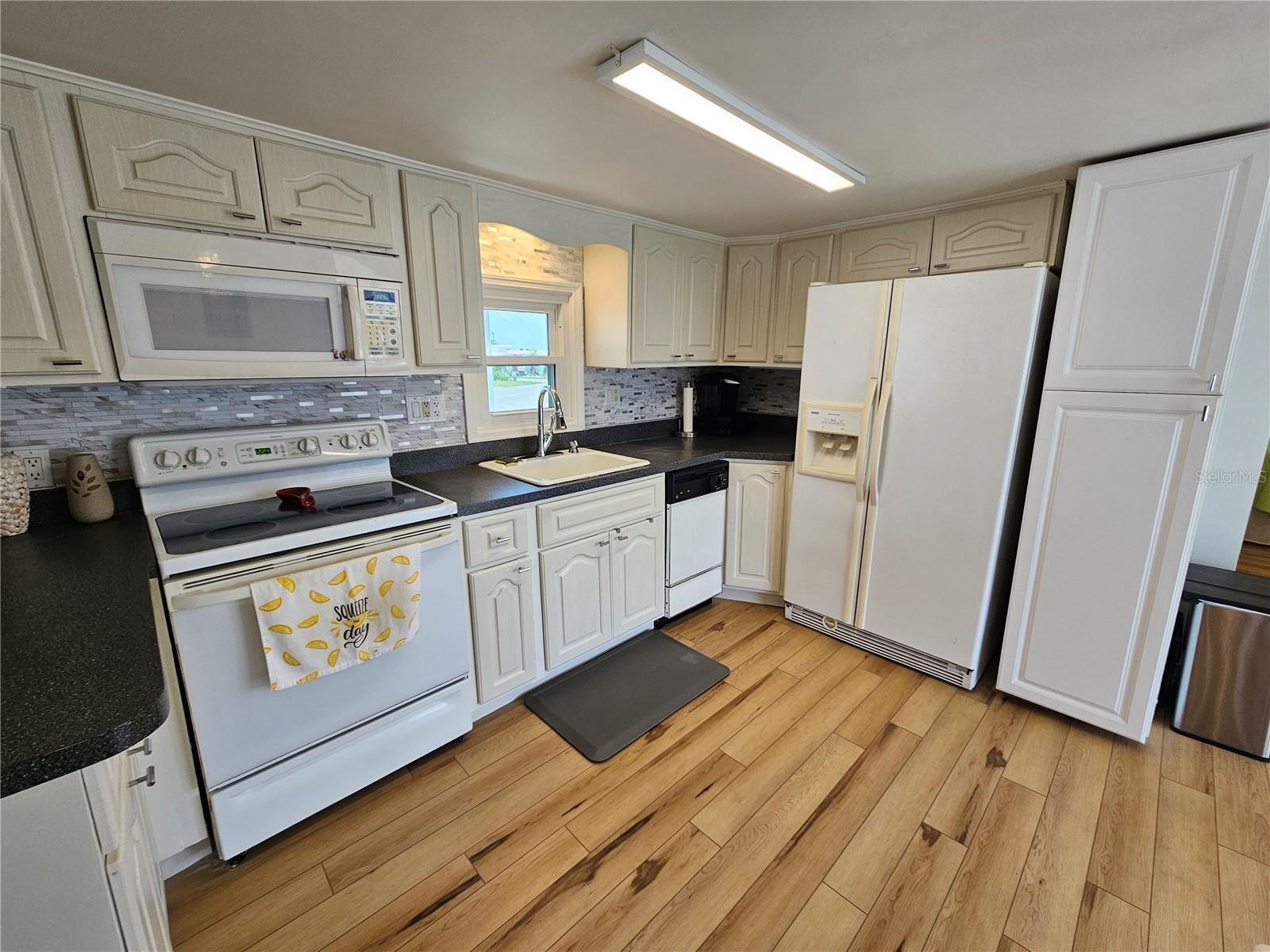 Photo 3 of 525 BLACKBURN BLVD