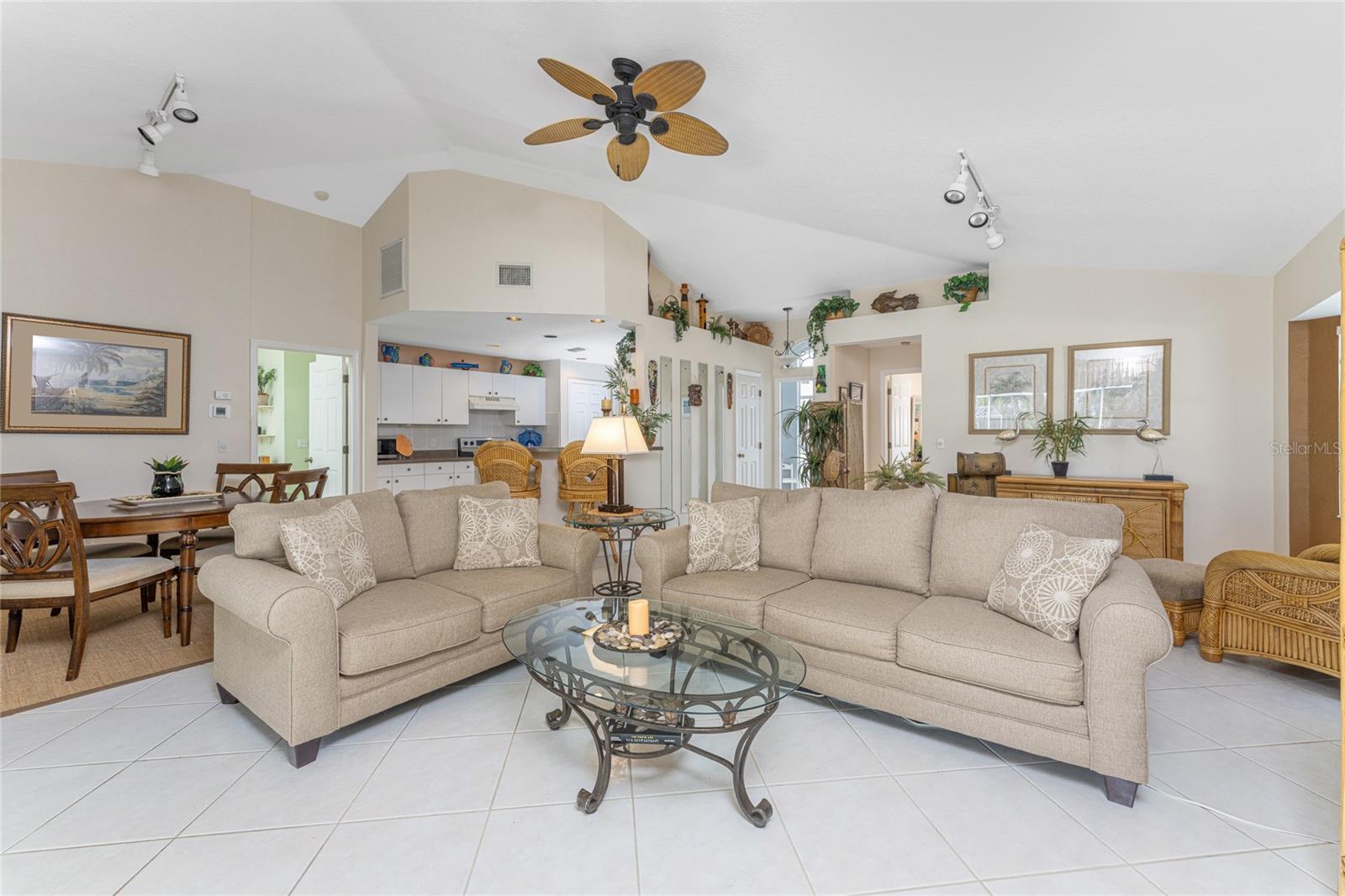 Photo 3 of 417 ISLAMORADA BLVD