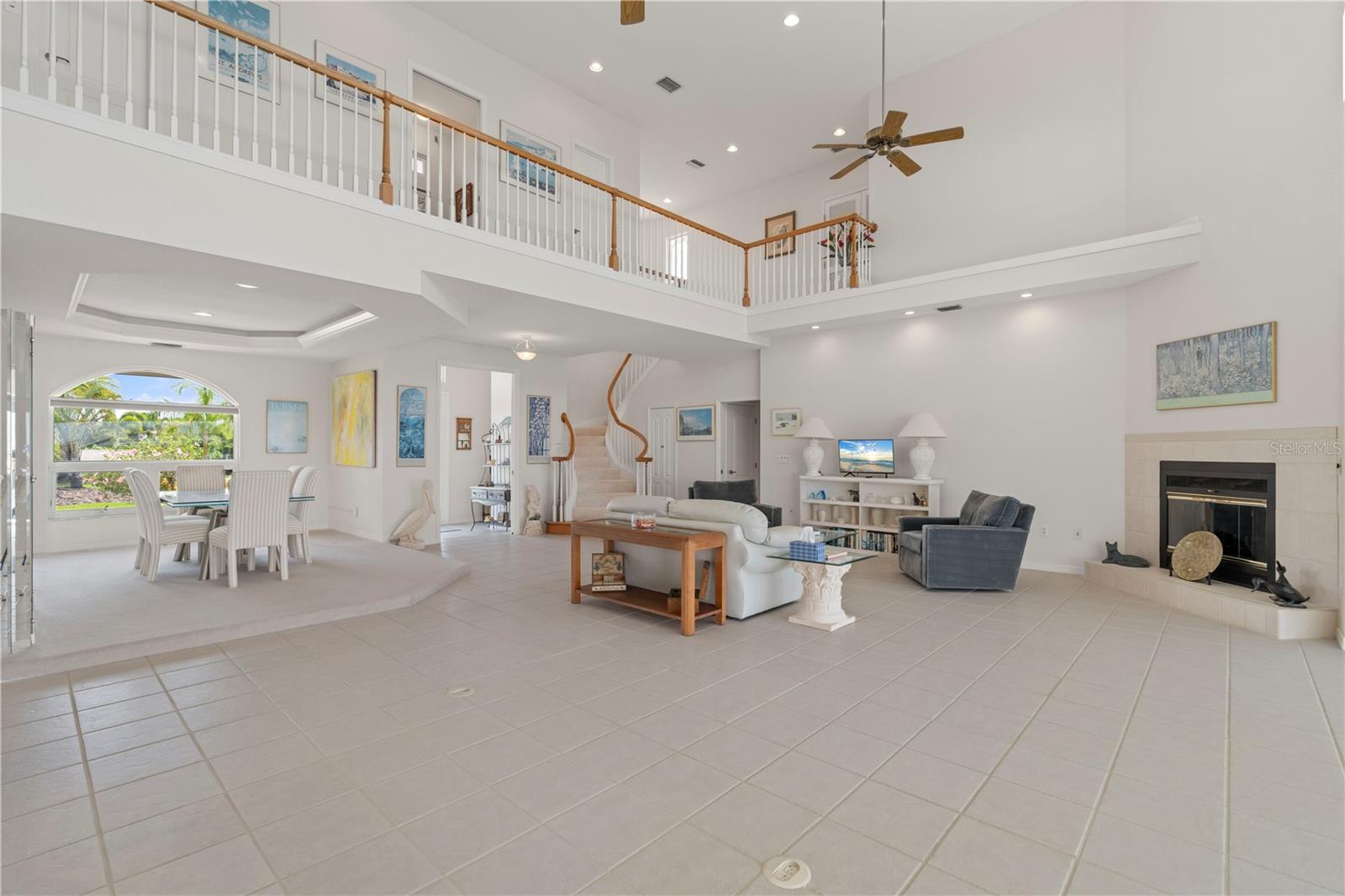 Photo 3 of 1060 SAN MATEO DR