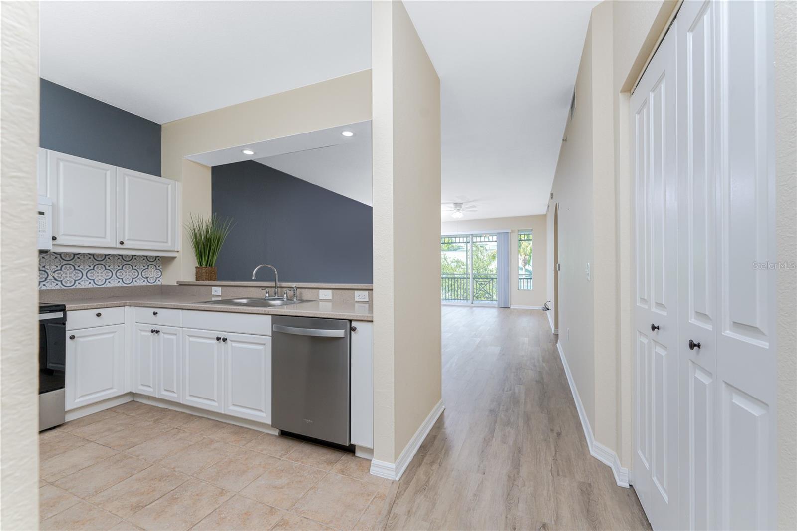 Photo 4 of 5117 MELBOURNE ST #B203