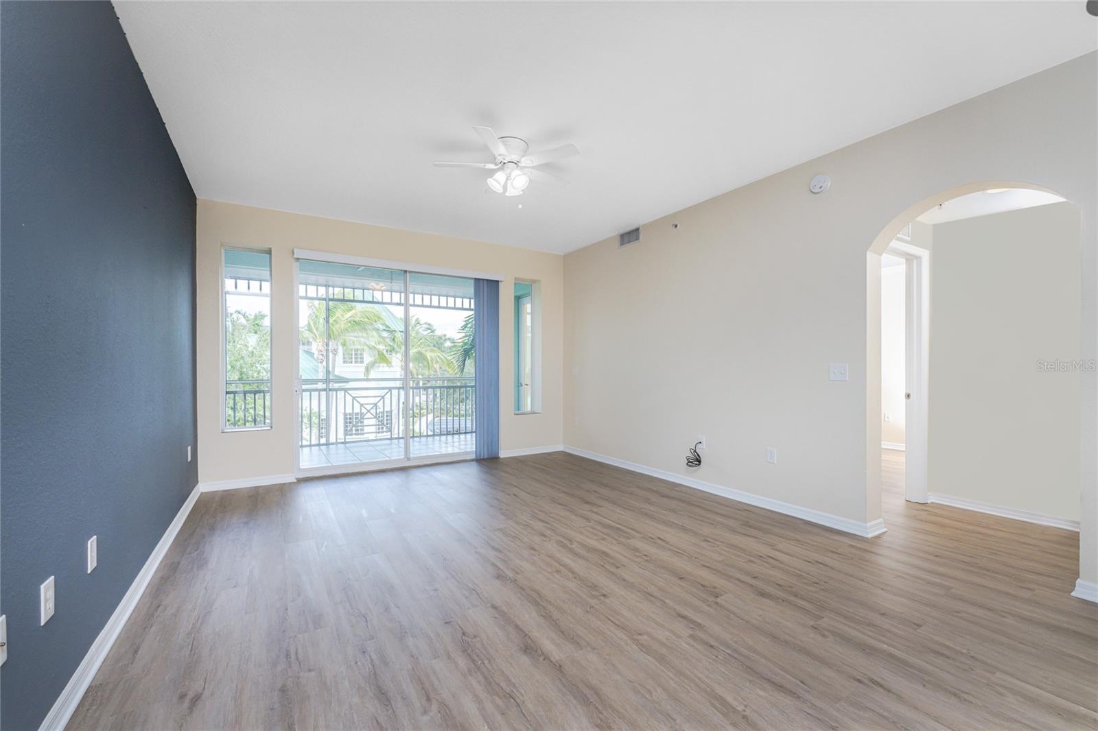Photo 7 of 5117 MELBOURNE ST #B203