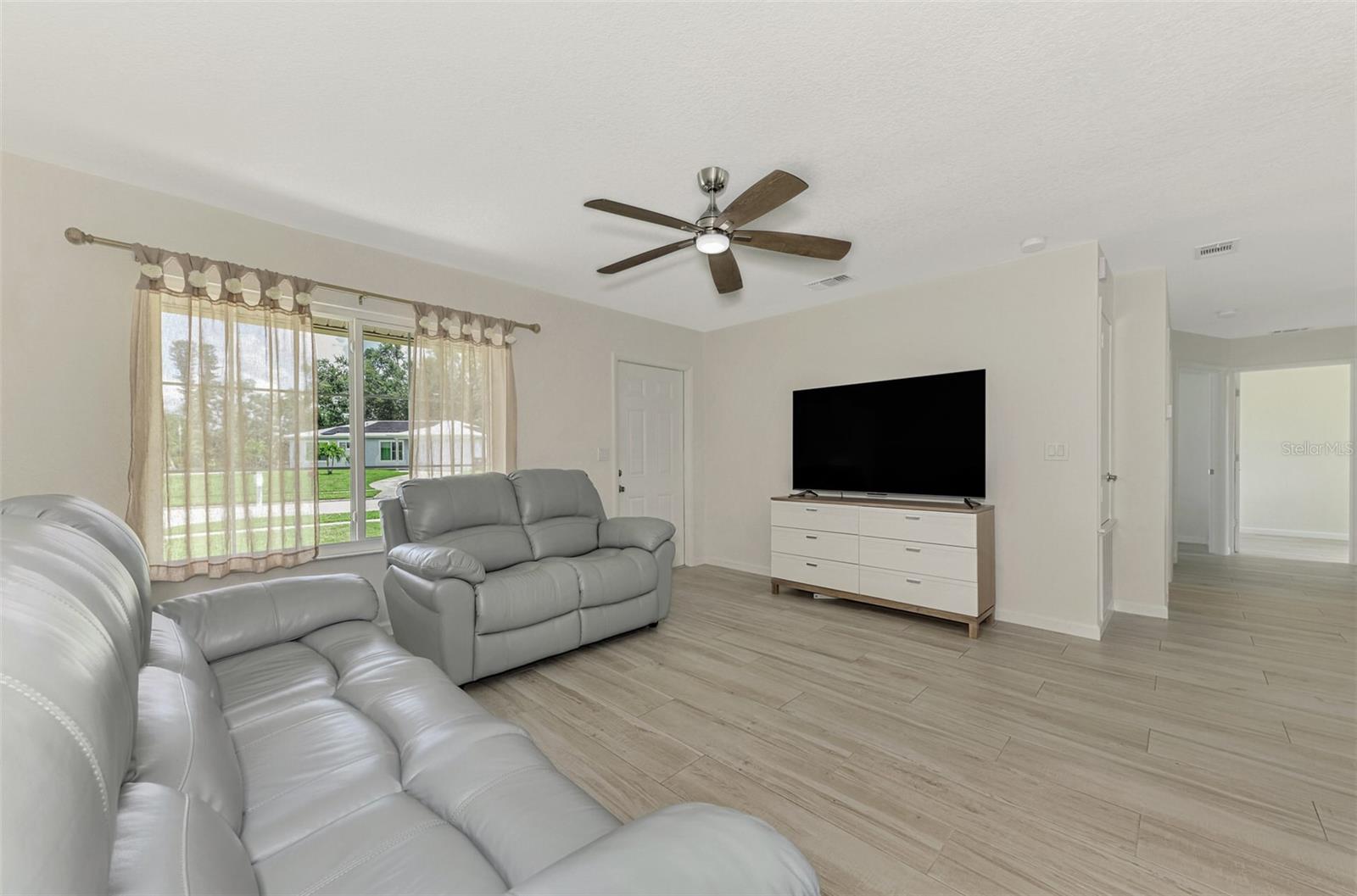Photo 5 of 6701 ELMWOOD RD