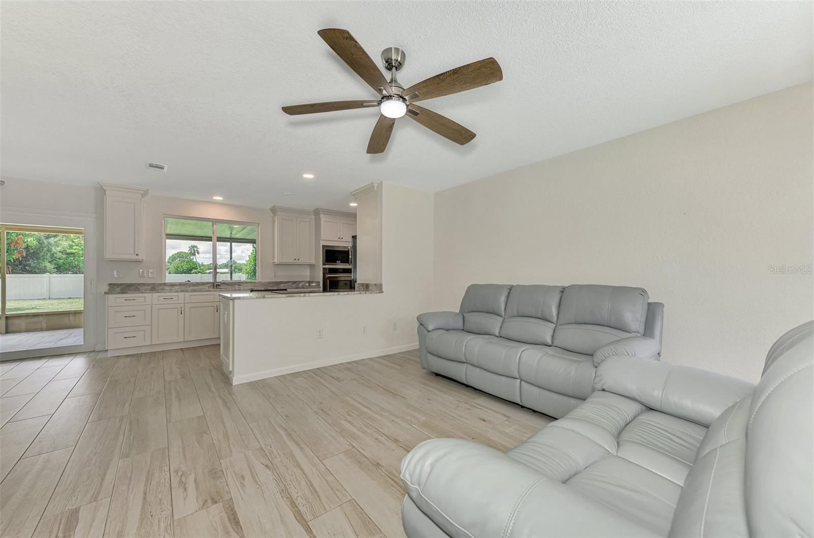 Photo 6 of 6701 ELMWOOD RD