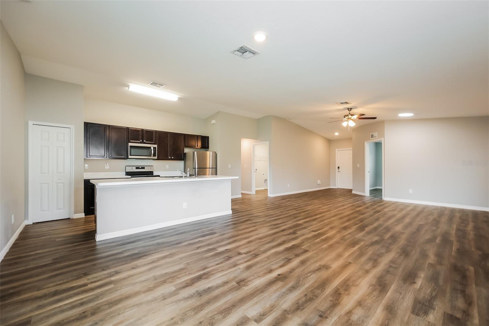 Photo 4 of 377 AVELLA ST