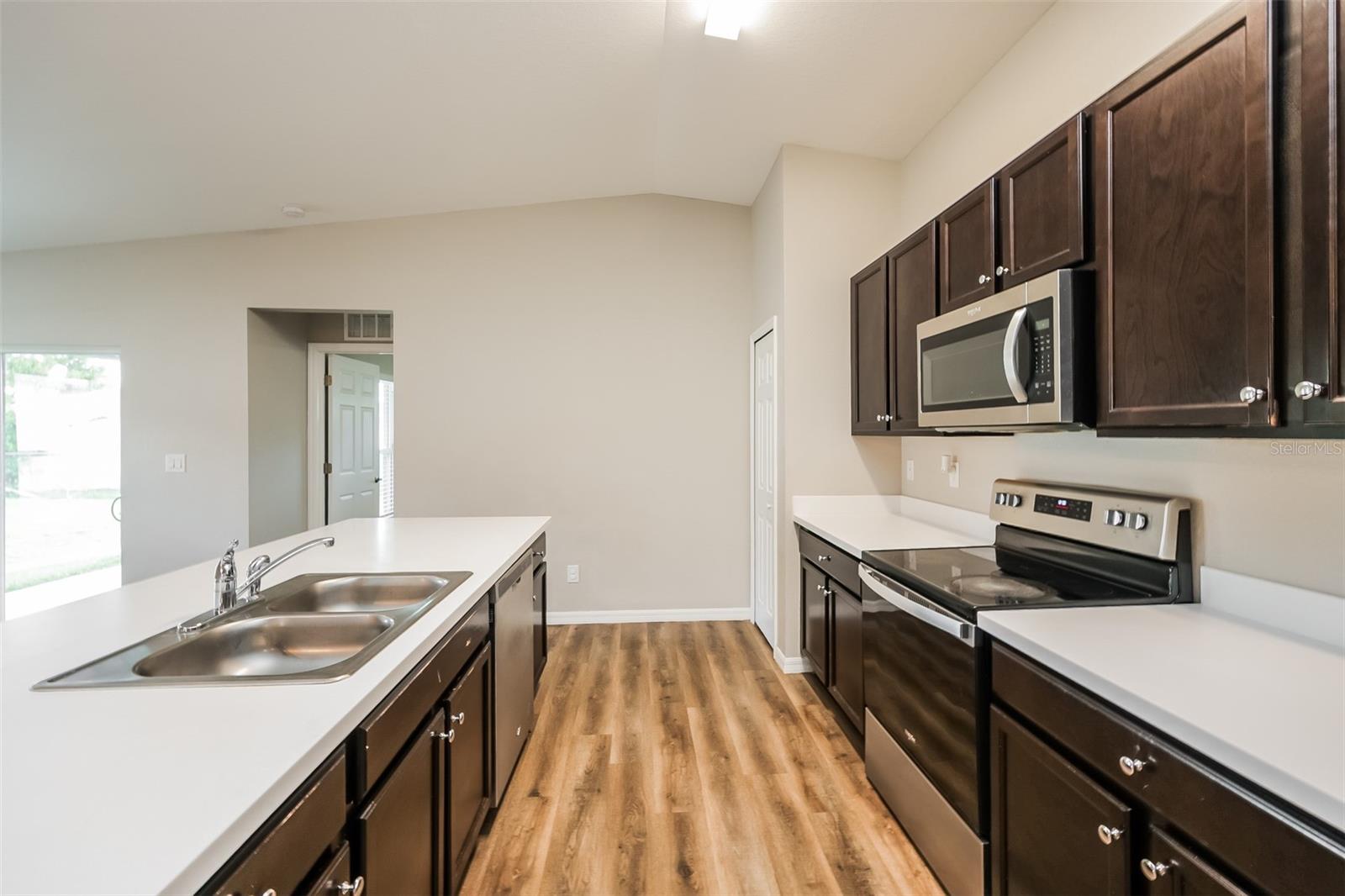 Photo 6 of 377 AVELLA ST
