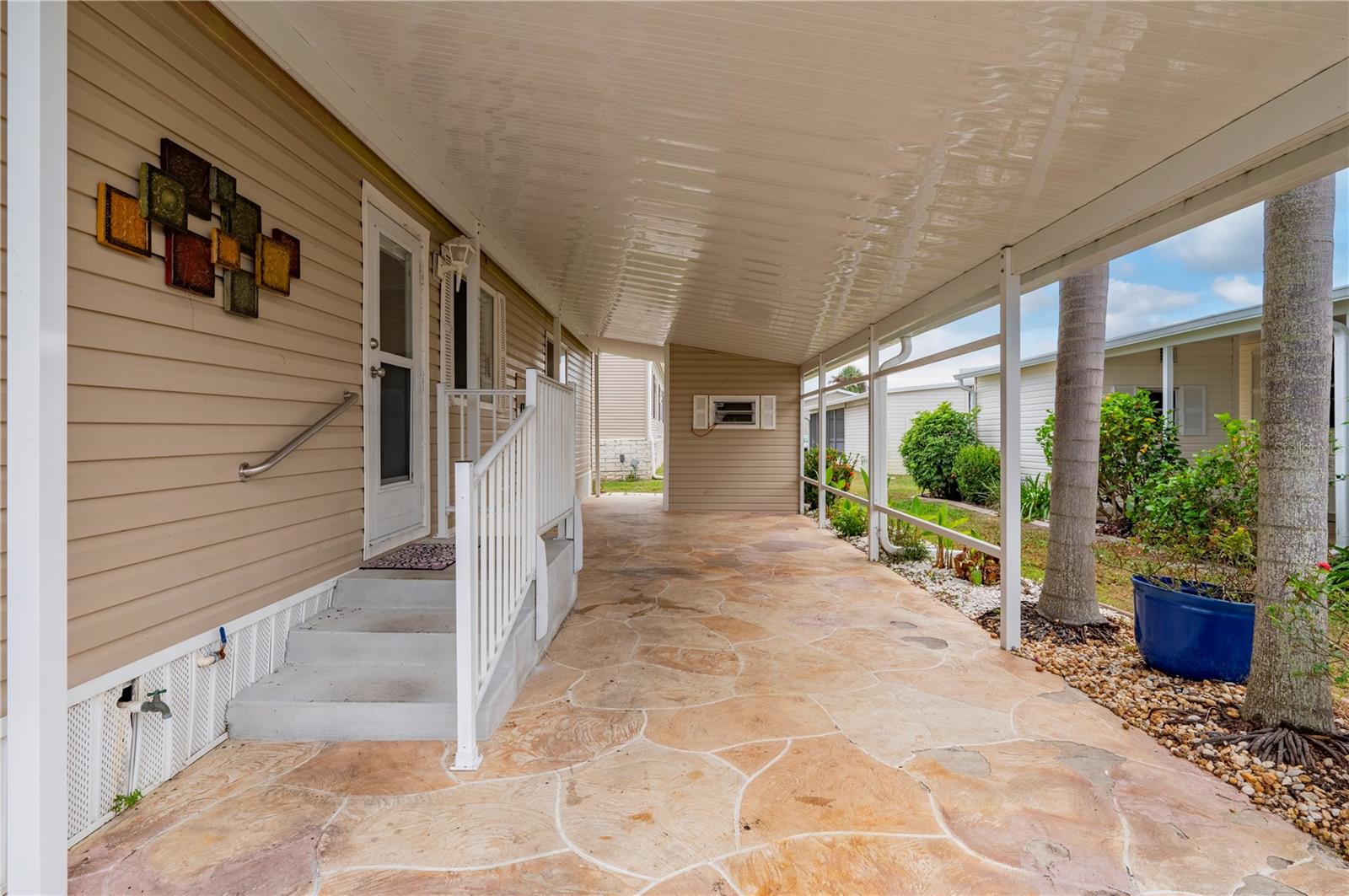 Photo 3 of 1000 KINGS HWY #472
