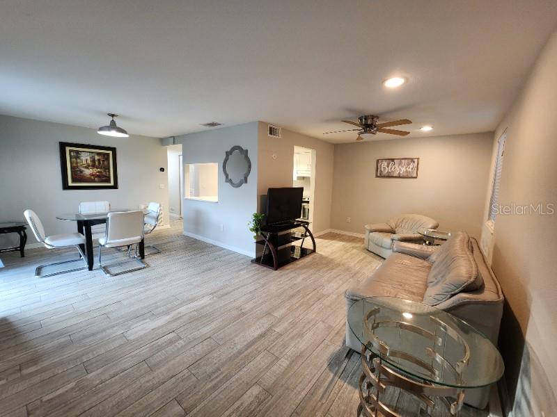 Photo 3 of 4022 BEAVER LN #800A